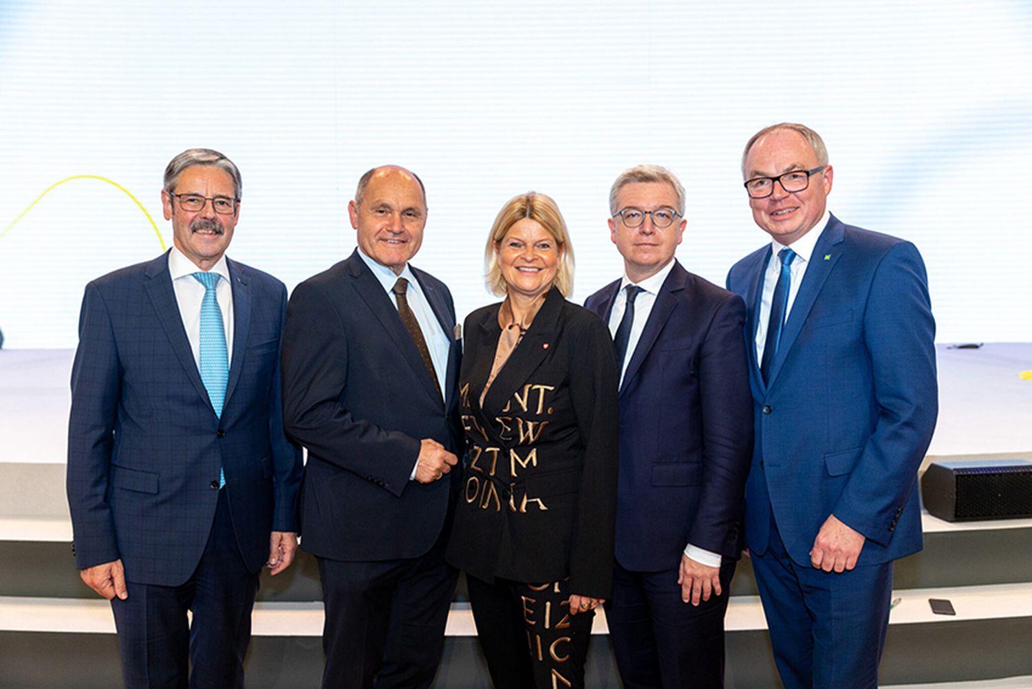 Michael Höllerer (2.v.r.): Neuer Raiffeisen-Top Manager in NÖ/Wien.
