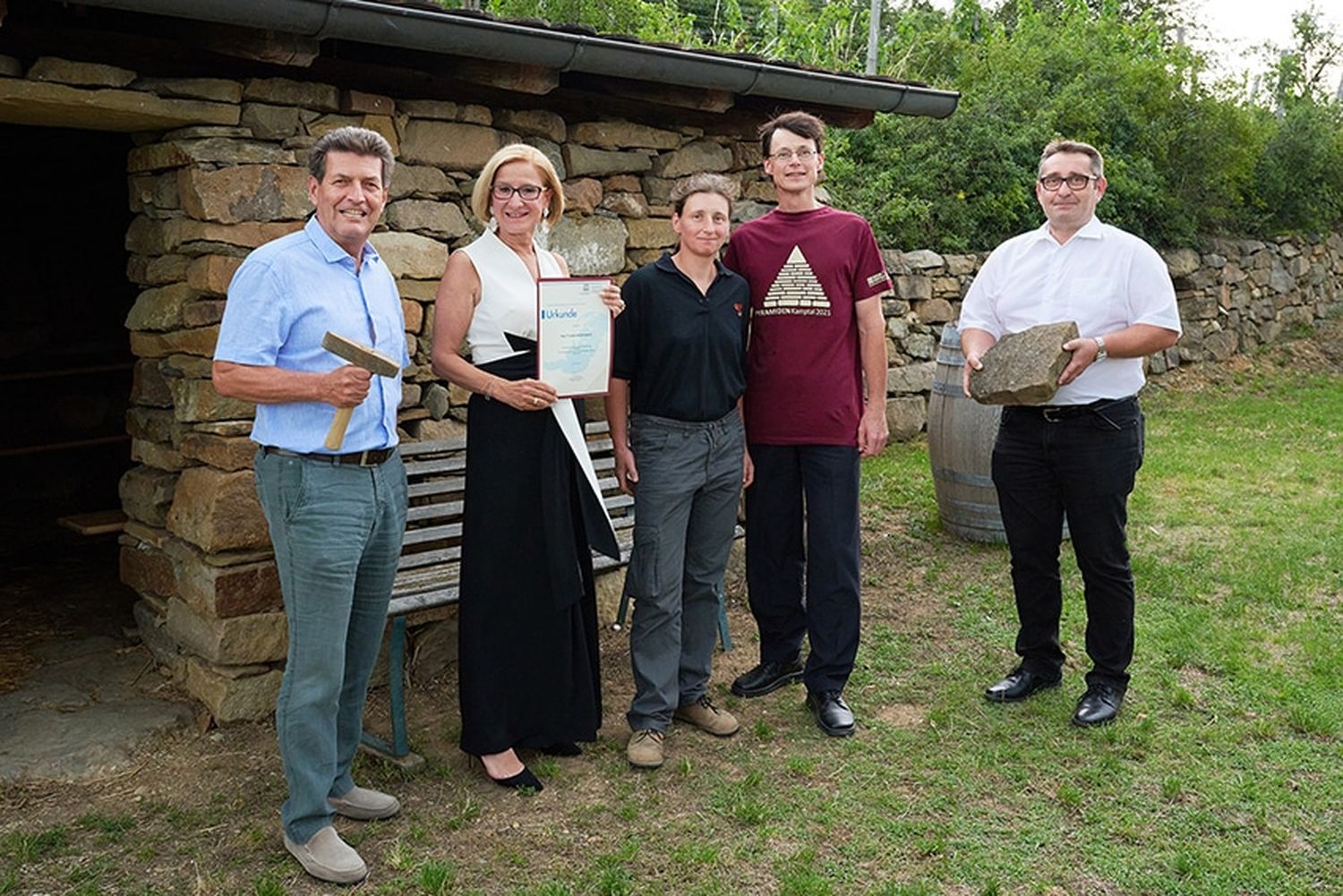 Bürgermeister Harald Leopold, Landeshauptfrau Johanna Mikl-Leitner, Elisabeth Hofbauer und Rainer Vogler, Gemeinderat Michael Jager (v.l.)