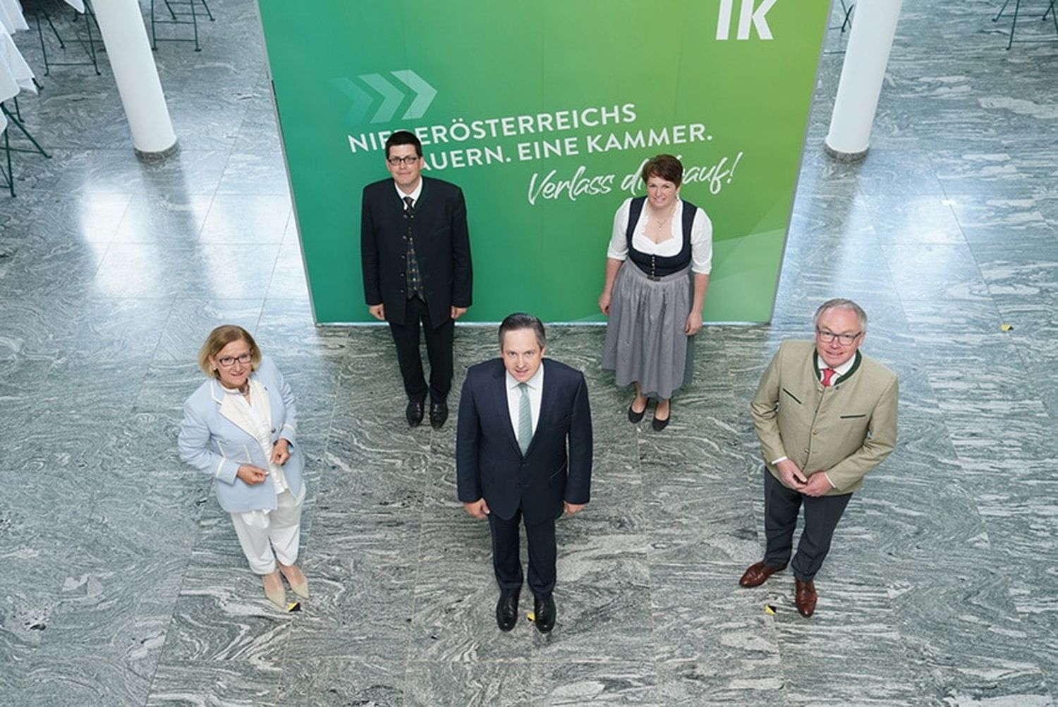 Das neu gewählte Führungstrio der Landwirtschaftskammer NÖ:
Präsident Johannes Schmuckenschlager und die Vizepräsidenten Andrea Wagner und Lorenz Mayr mit LH Johanna Mikl-Leitner und LH-Stv. Stephan Pernkopf