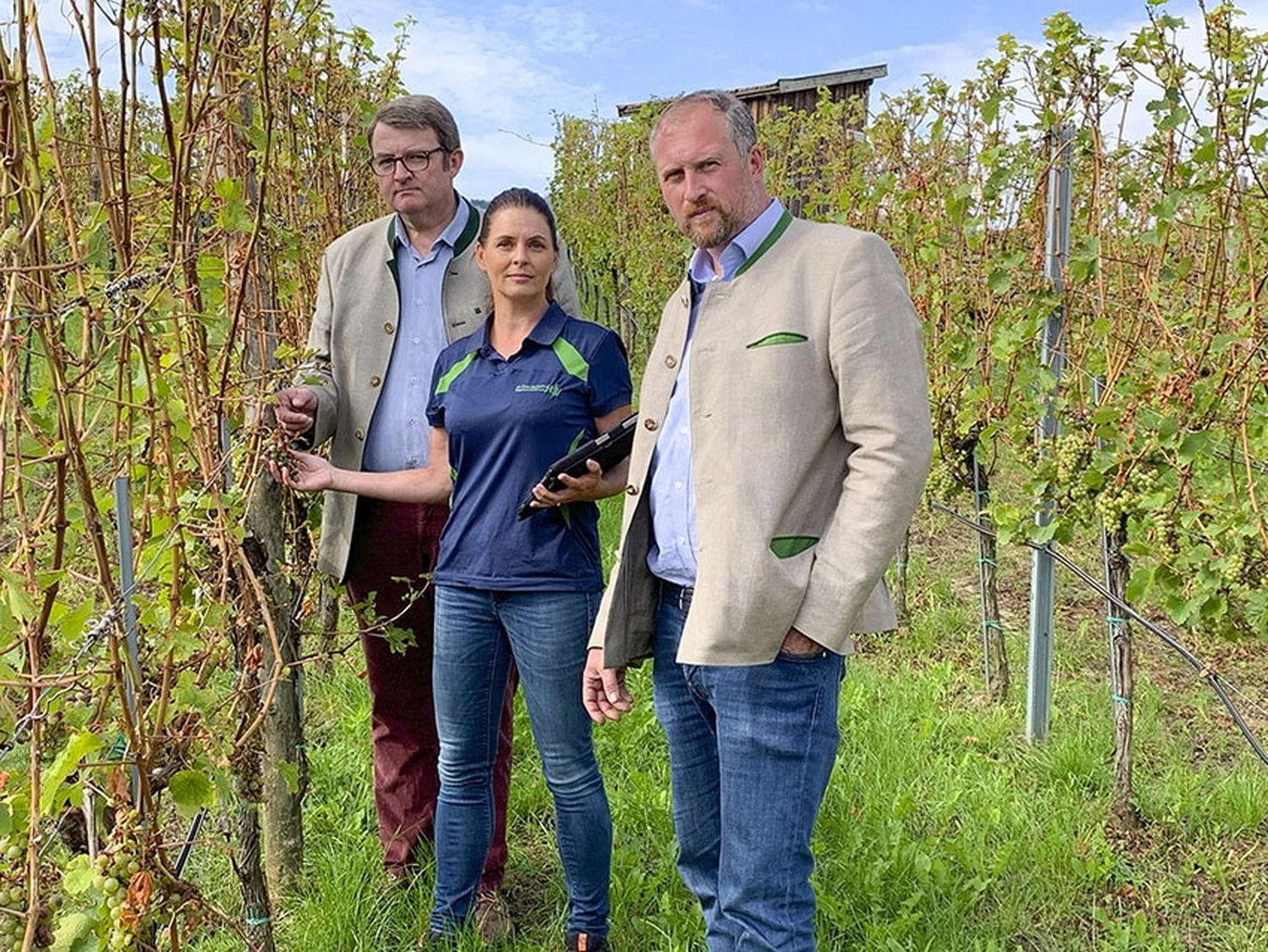 Auf Lokalaugenschein in der Wachau: Josef Kaltenböck, ÖHV-Landesleiter NÖ-Ost; Heidi Maier, ÖHV-Sachverständige; Johann Donabaum, Winzer und Obmann des Weinbauvereins in Spitz