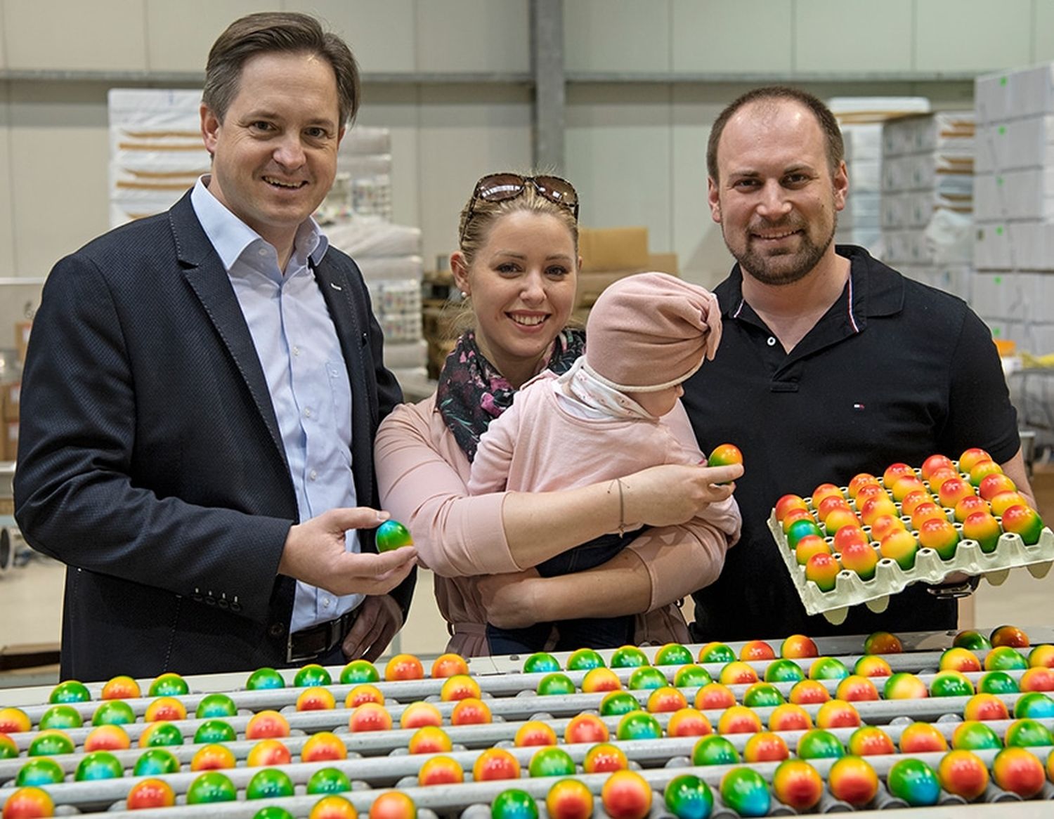 Für LK NÖ-Präsident Johannes Schmuckenschlager und Familie Schrall ist klar, wer zu heimischen Ostereiern greift, setzt auf höchste Qualität.