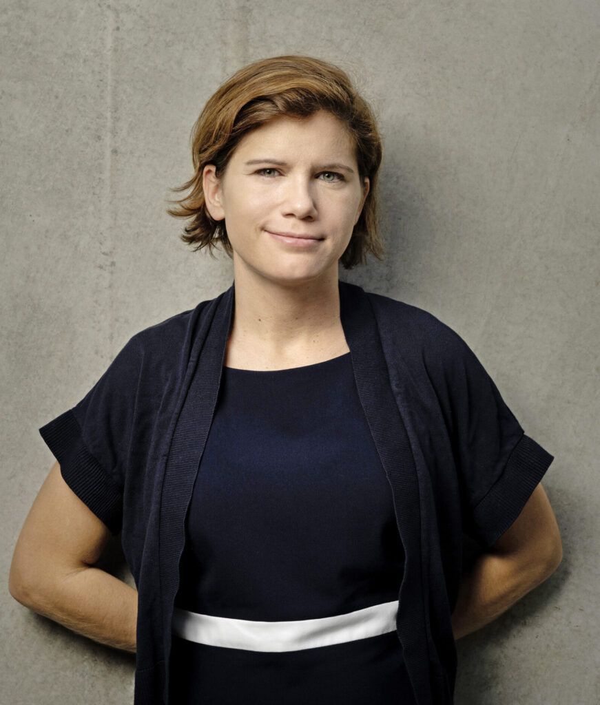 Ingrid Brodnig erläutert in ihren Vorträgen, wie das Klima in öffentlichen Debatten auch durch die Mechanismen der sozialen Medien verrohen kann.