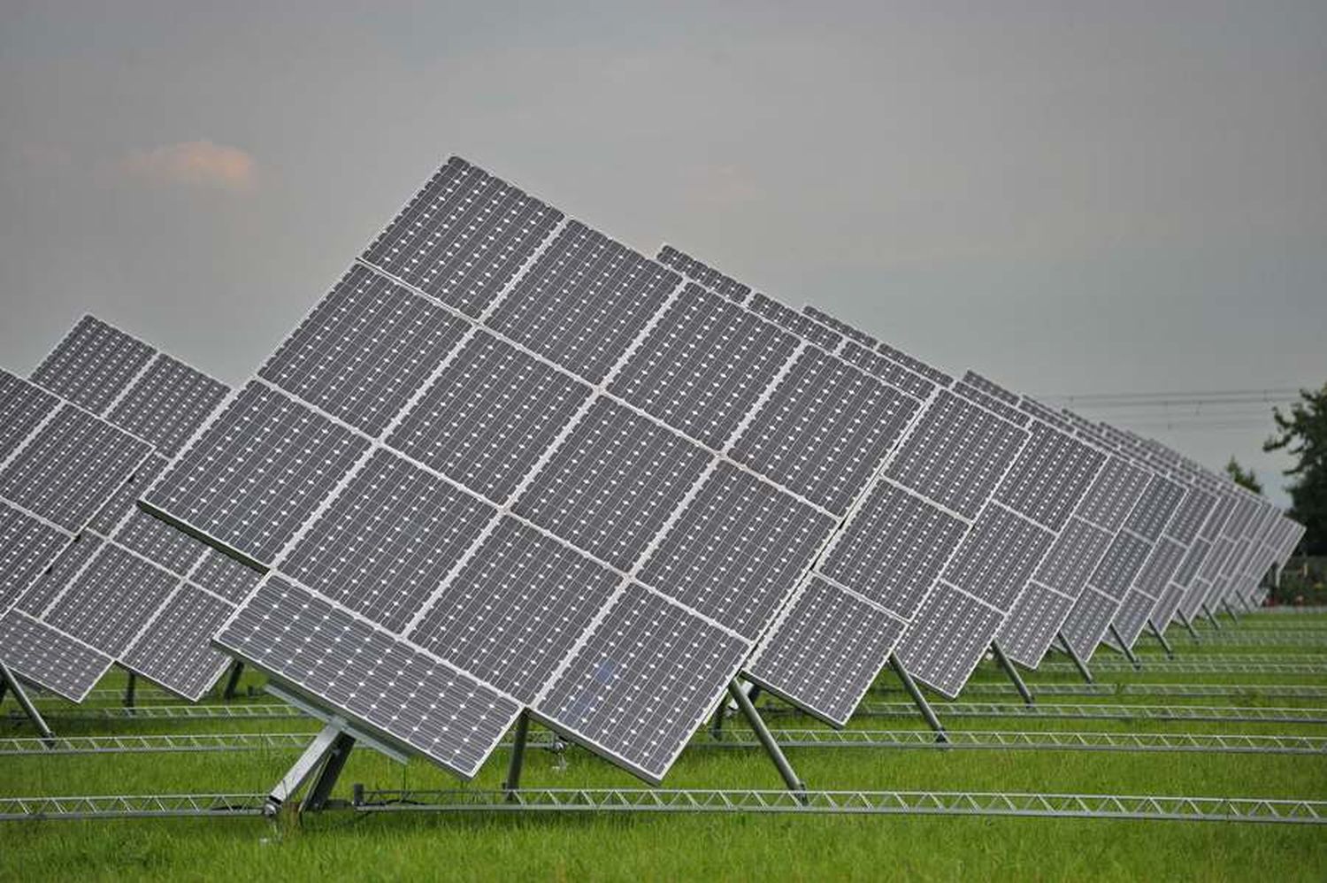 Das Land Burgendland will 1.500 Hektar Ackerland mit Photovoltaik-Freiflächen verbauen. Photovoltaik passe besser auf unproduktive Flächen, meinen kritische Stimmen.