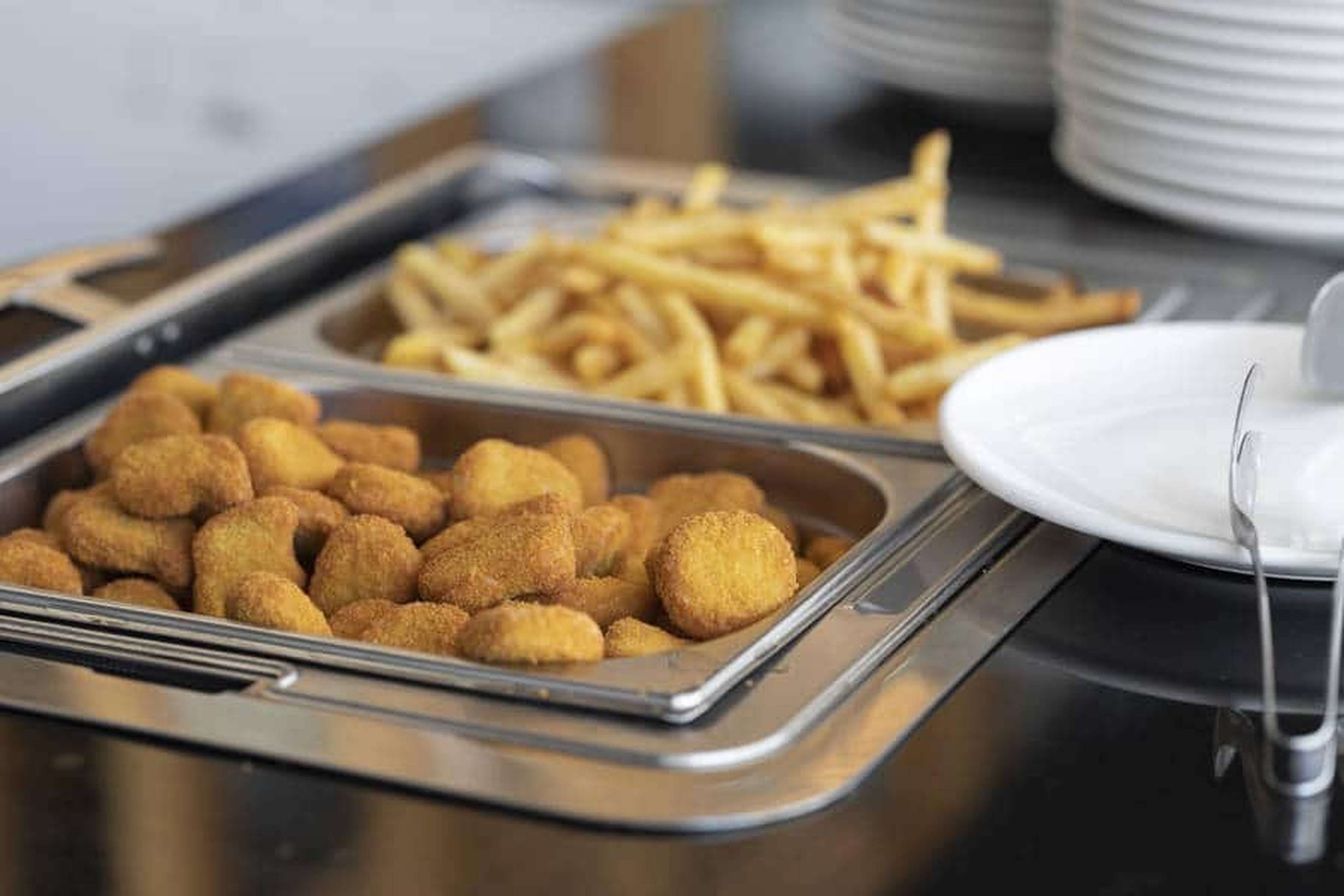 Auch die Chicken Nuggets am Buffet sollen aus heimischer Produktion stammen.
