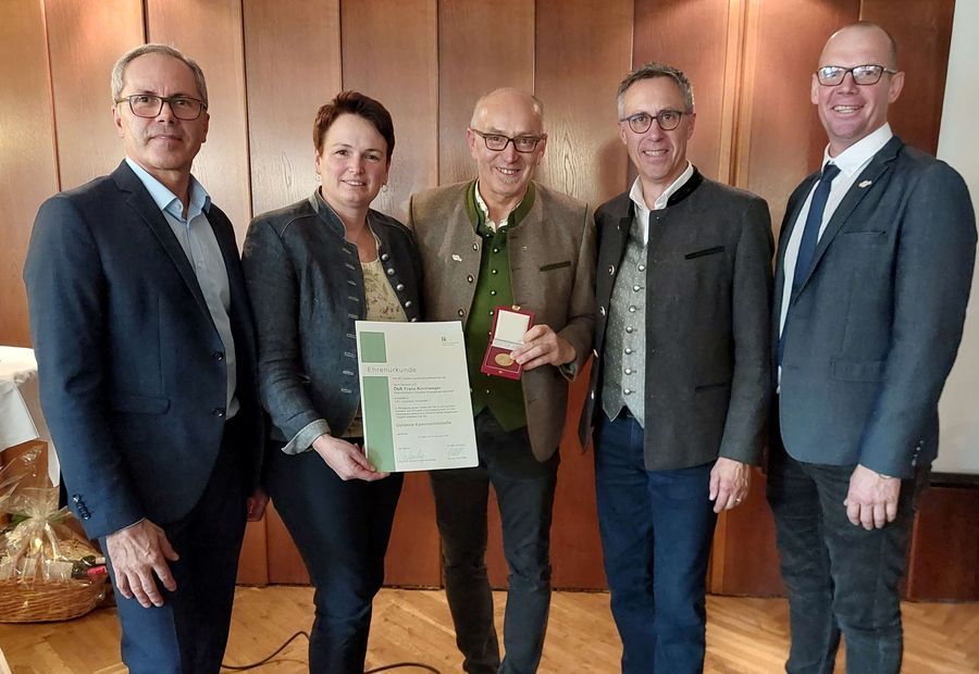 DI Benjamin Guggenberger (GF EZG Frischei), Fr. Andrea Wagner (Vizepräsidentin der LK NÖ), ÖkR Franz Kirchweger, NR DI Georg Strasser (Präs. Österr.Bauernbund) u. Günther Wenninger (neuer Obmann)