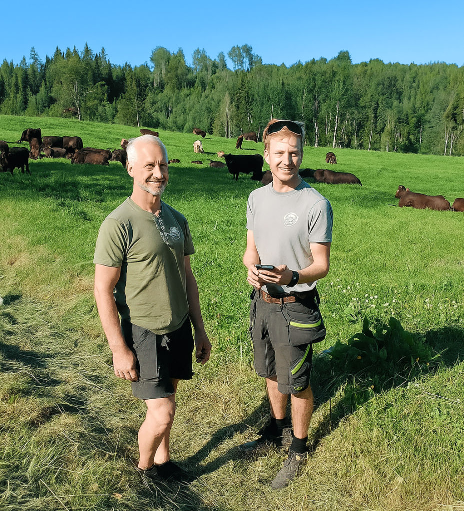 Landwirt Johan Bjørneby und Sohn Tove sind von dem System überzeugt.