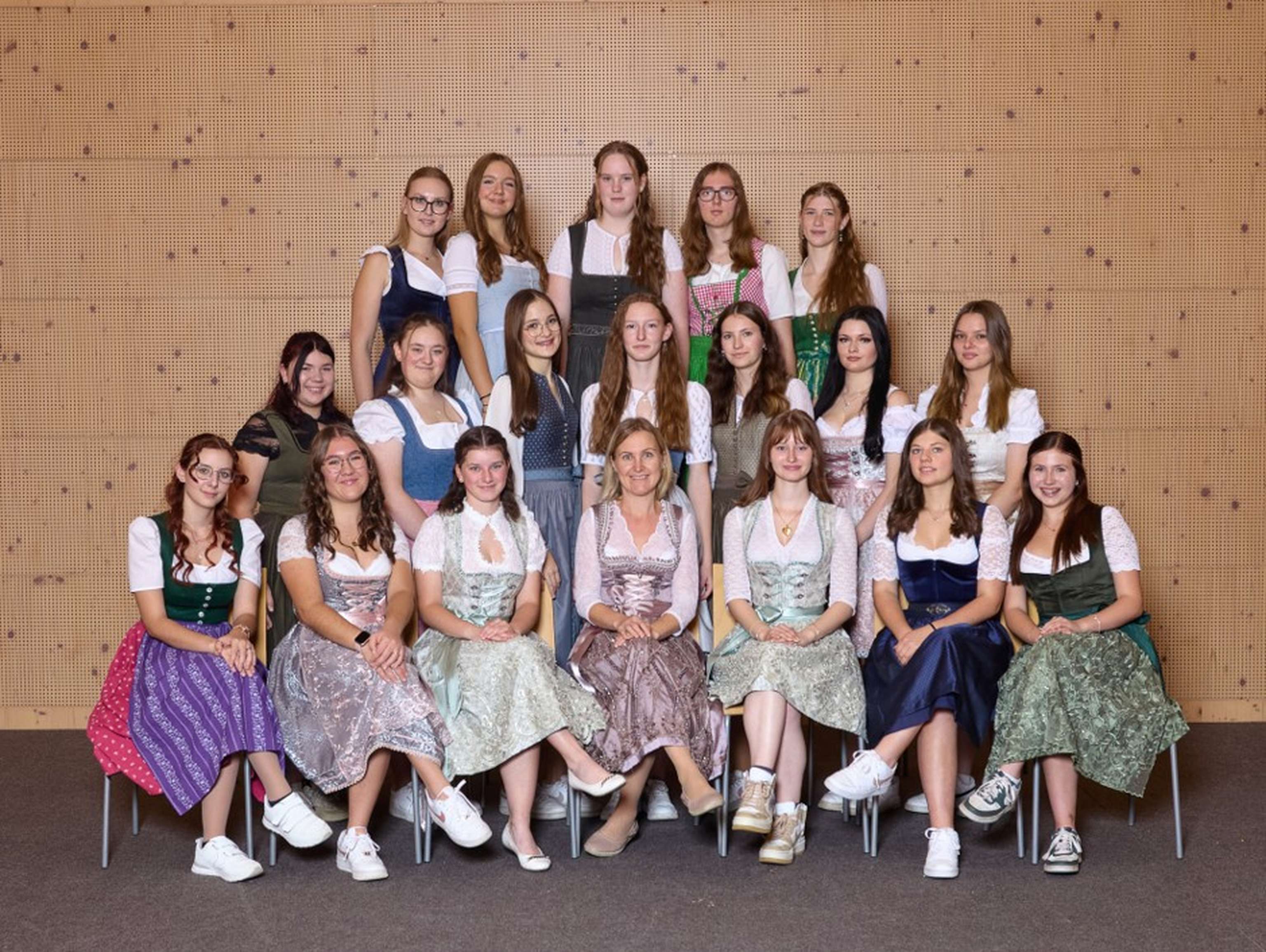 Abschlussklasse 3b der Fachrichtung Ländliches Betriebs- und Haushaltsmanagement am ABZ Hagenberg.