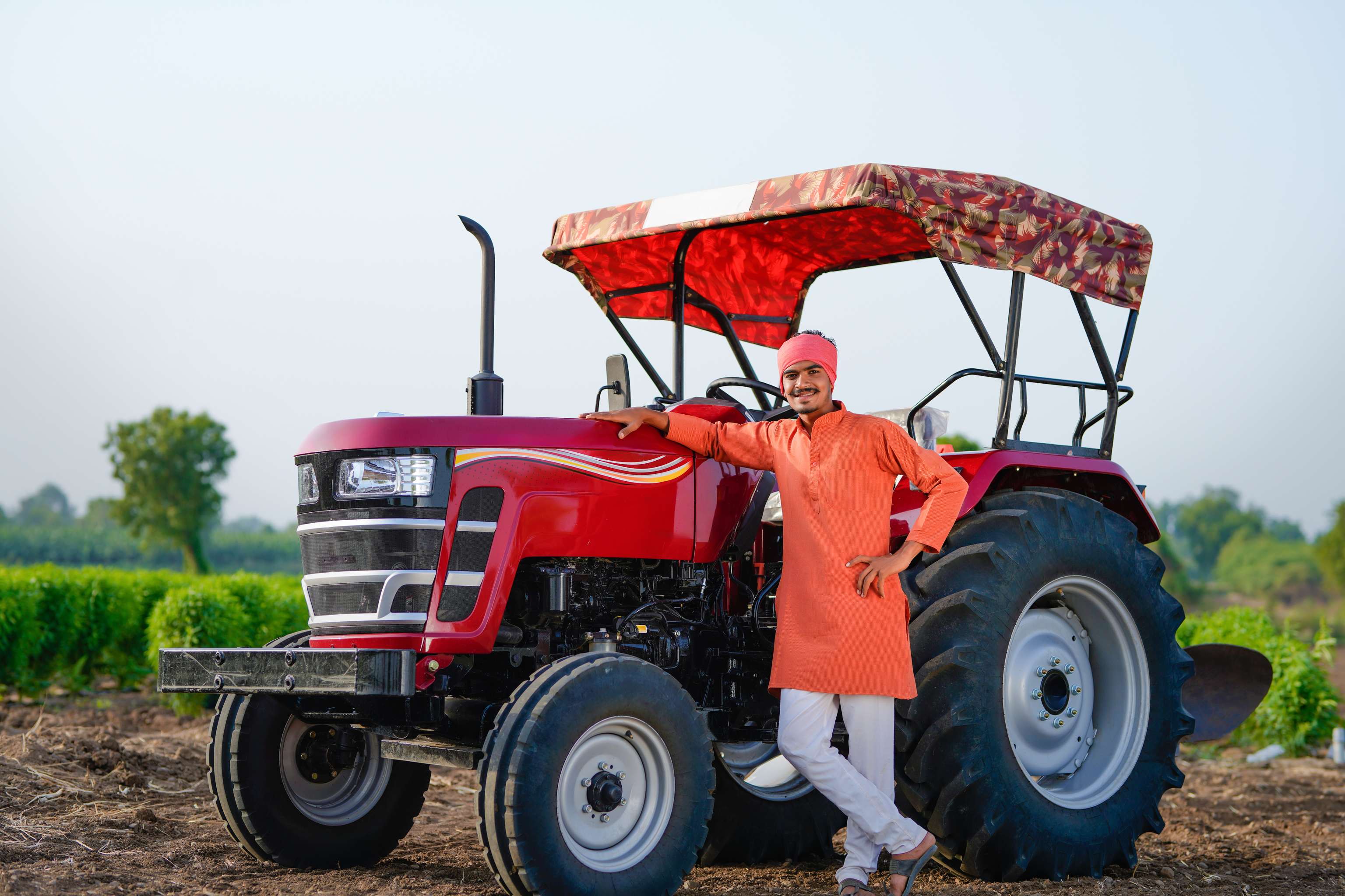 Traktor mit indischem Landwirt
