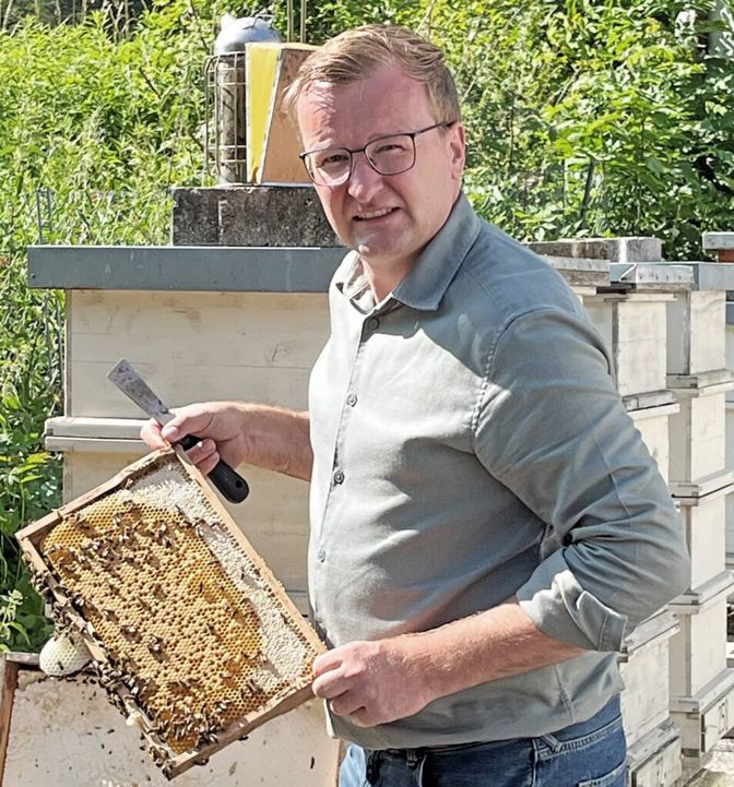 Zehn Millionen Bienen an 20 unterschiedlichen Standorten gehören zur Imkerei Wieser.