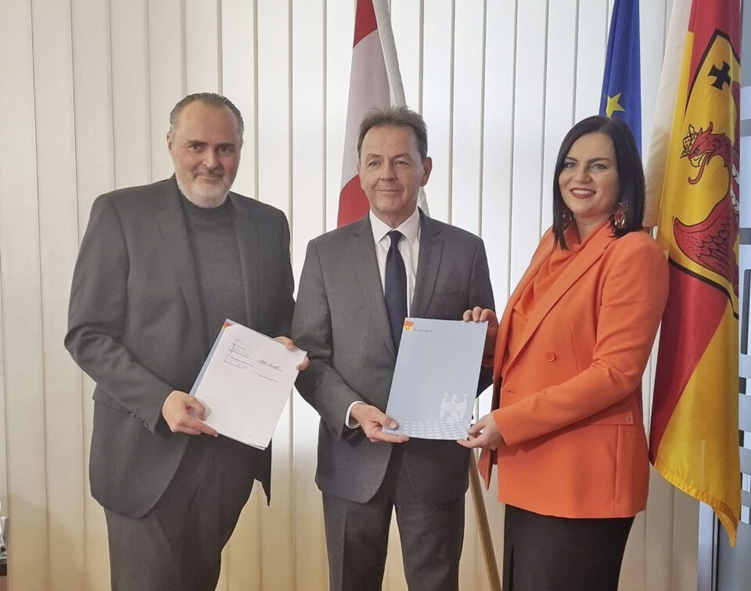 Schlossen Kooperationsvertrag: Doskozil, Berlakovich, Eisenkopf.