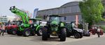 Das Deutz-Fahr-SLH-Programm an einem Stand