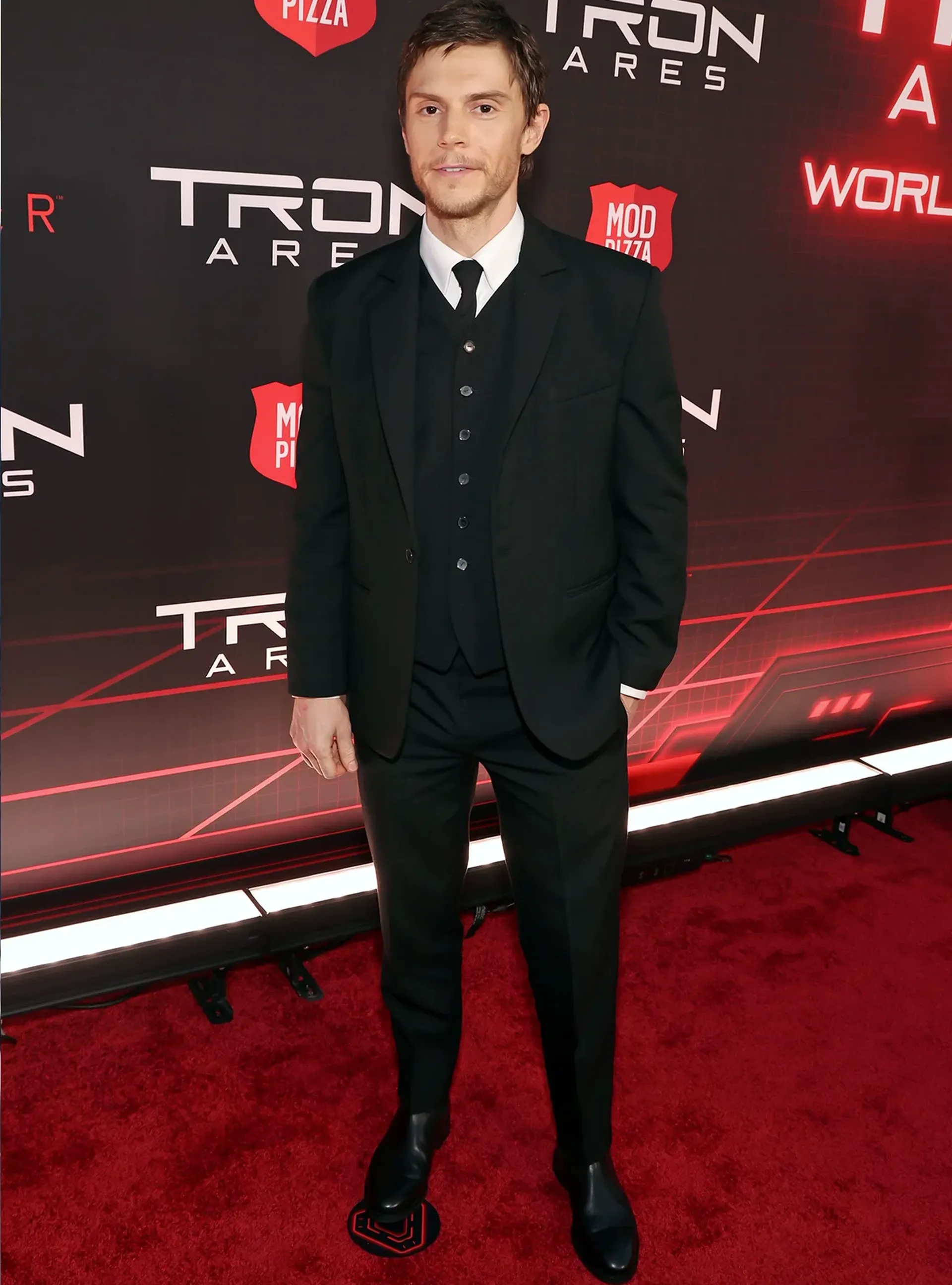 Evan Peters The Chelsea boot black calf