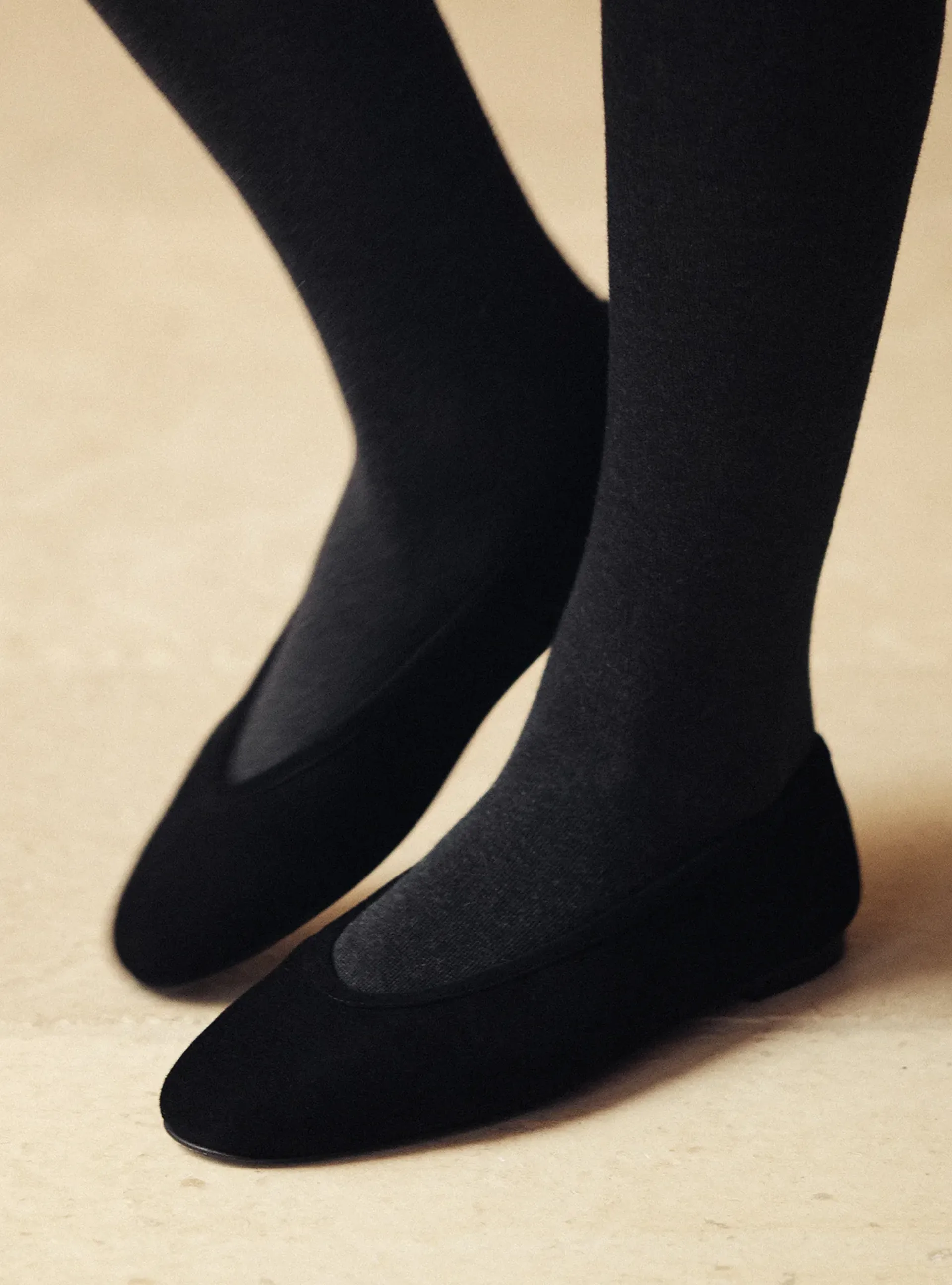 Women's fall 2025 The Ballet Flat in black suede-1