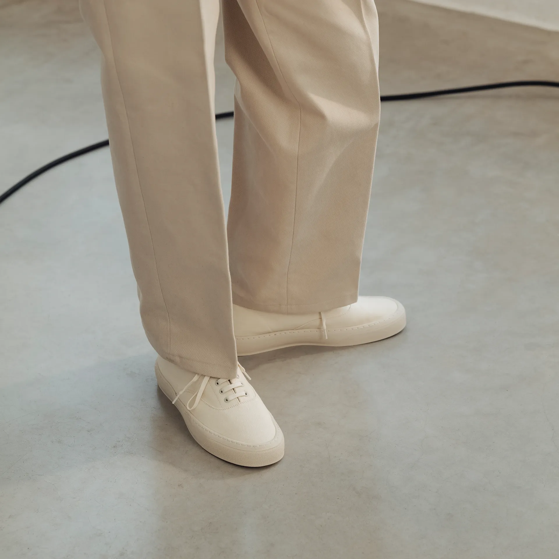 double hero the deck shoe in cream canvas