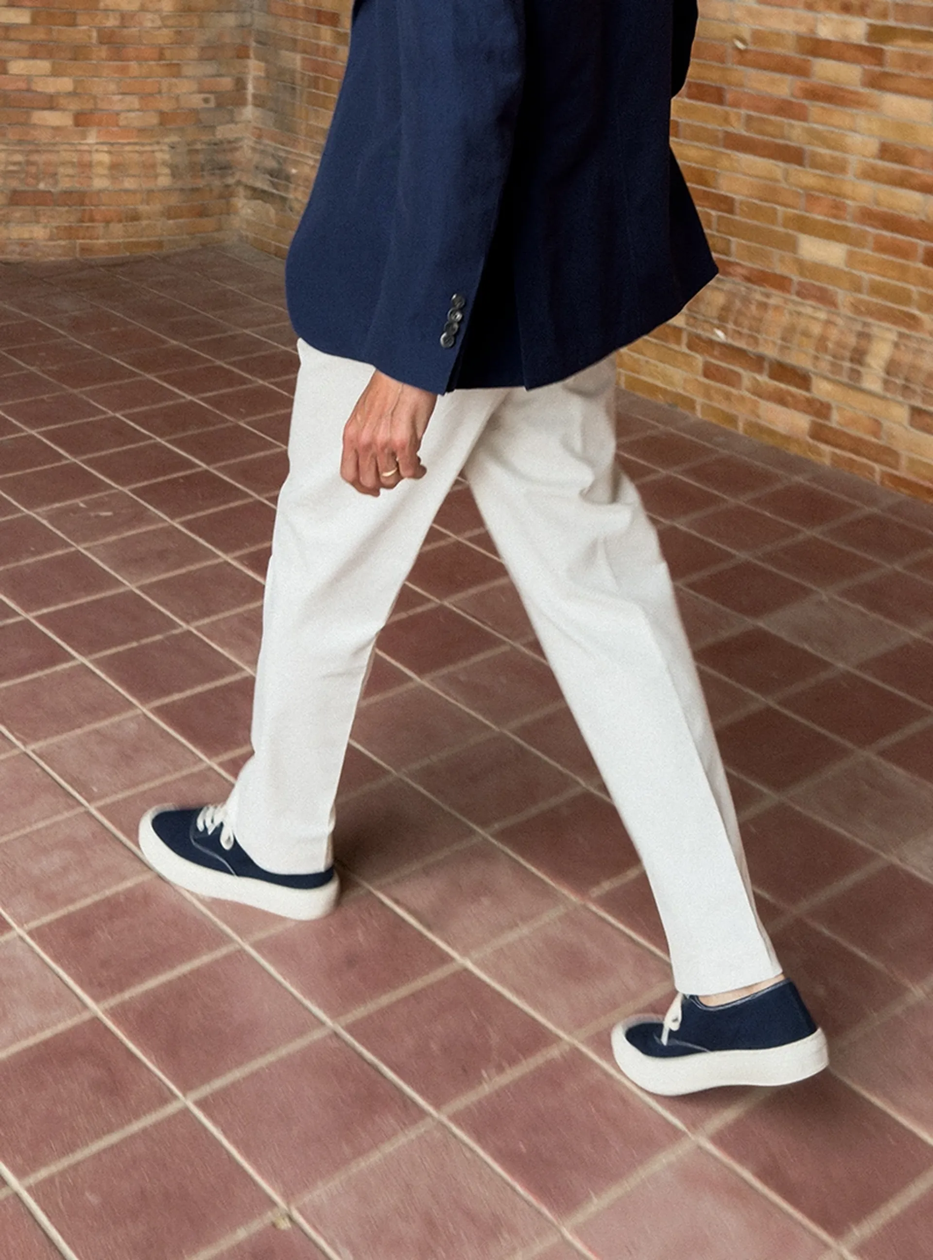 the deck shoe navy canvas