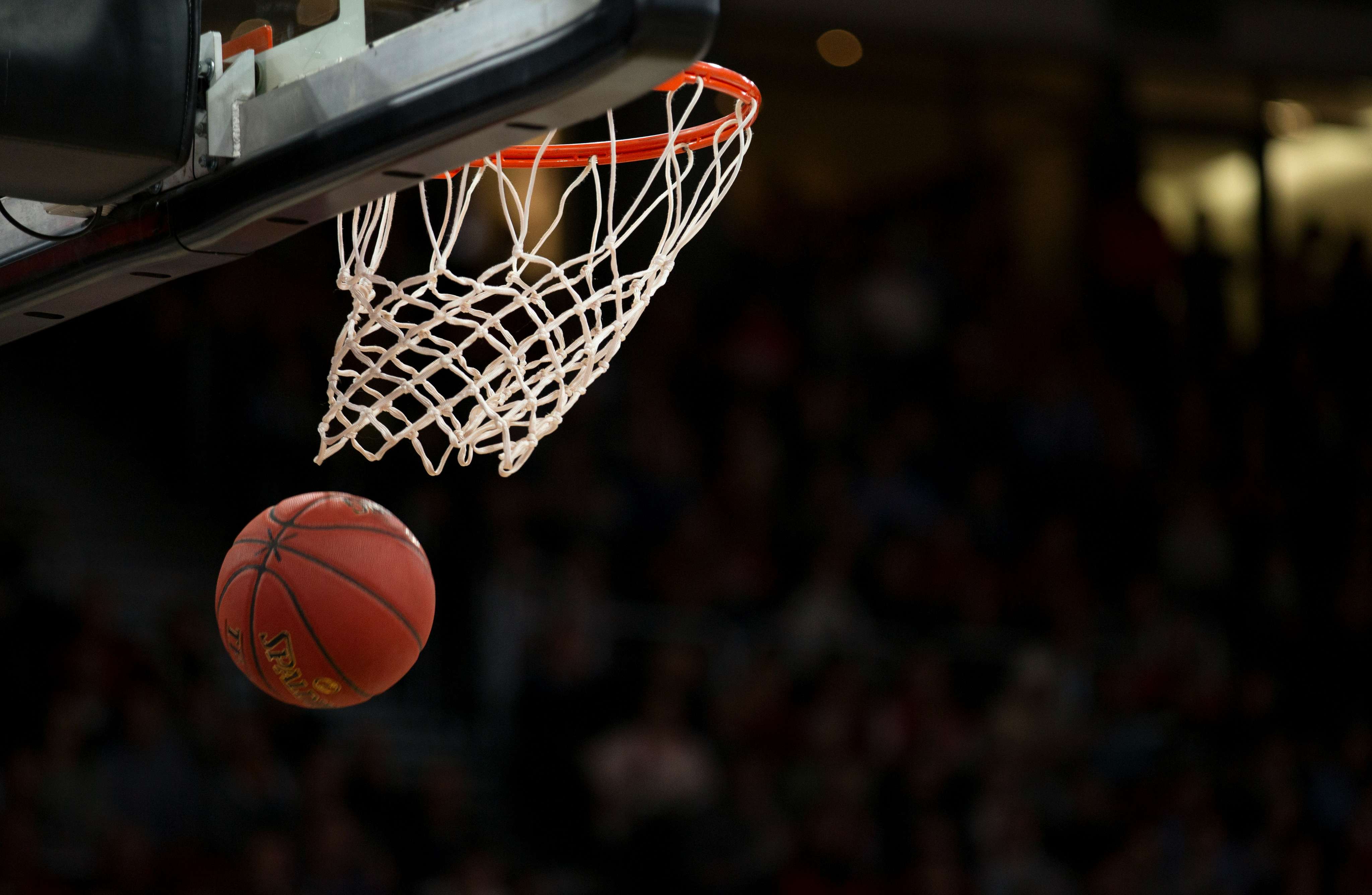 Bourses d'études de basketball universitaire