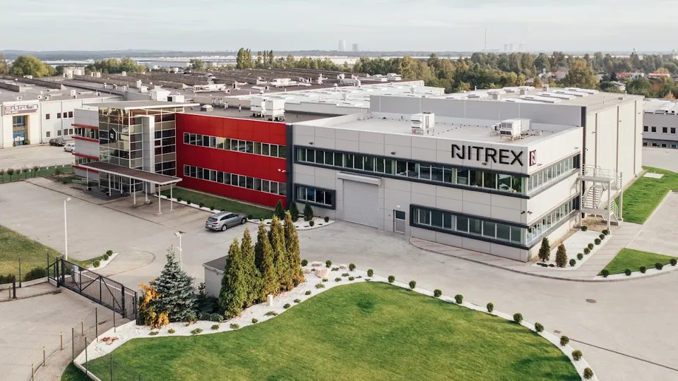 Drohnenaufnahme vom Firmengebäude Nitrex in Polen