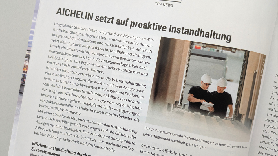 Magazine article titled "AICHELIN setzt auf proaktive Instandhaltung" with two workers in hard hats reviewing documents.