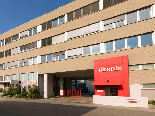 Außenansicht vom Firmengebäude Aichelin Mödling