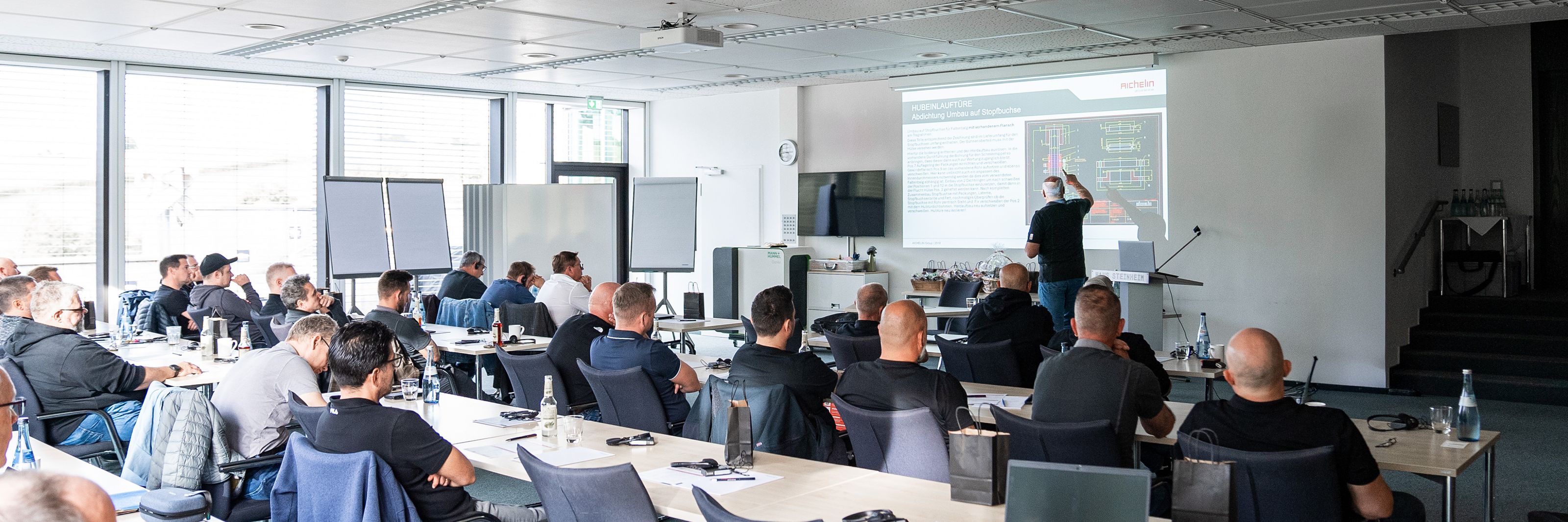 service-ersatzteile-schulungen-trainings-hero-rlnch