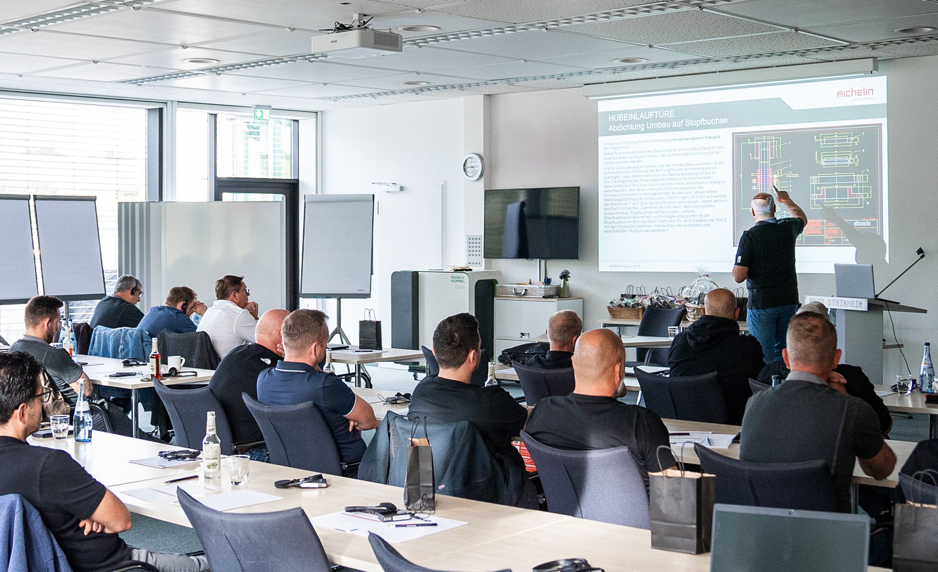 service-ersatzteile-schulungen-trainings-hero-rlnch