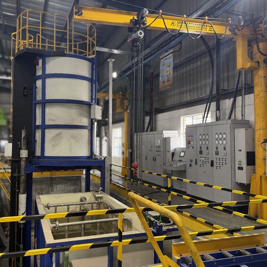 Vertical bottom drop furnace for aluminium industries