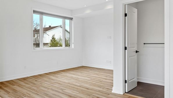 Empty room with newly installed laminate flooring