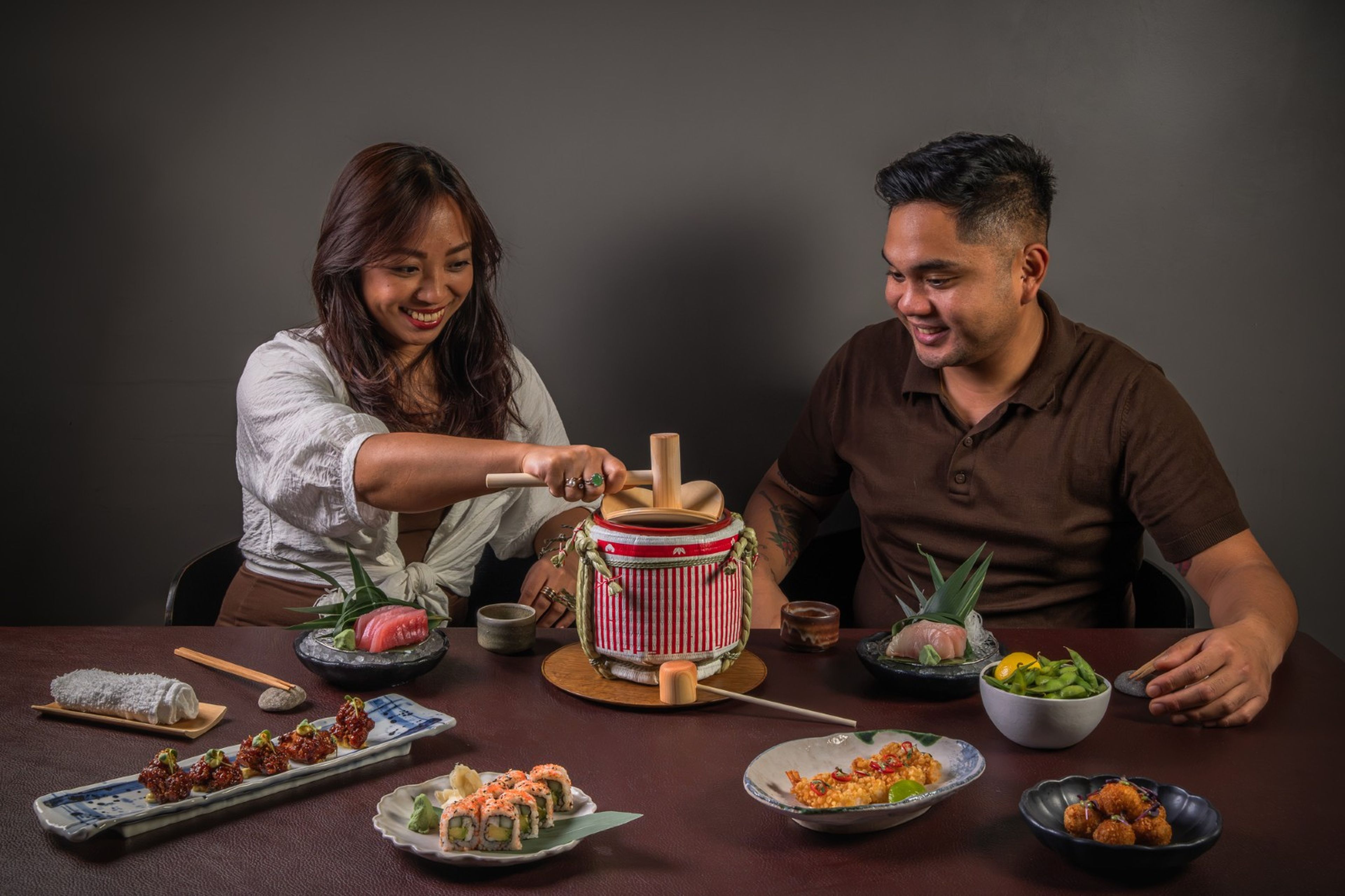World sake day, Couple breaking barrel