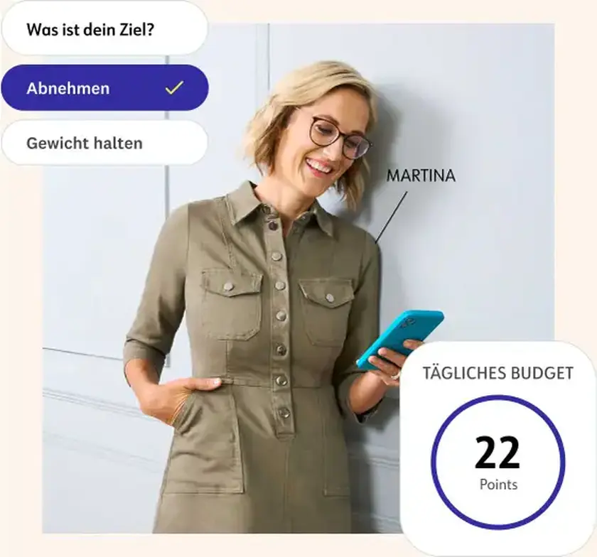 WW Mitglied Martiny schaut auf ihr Smartphone