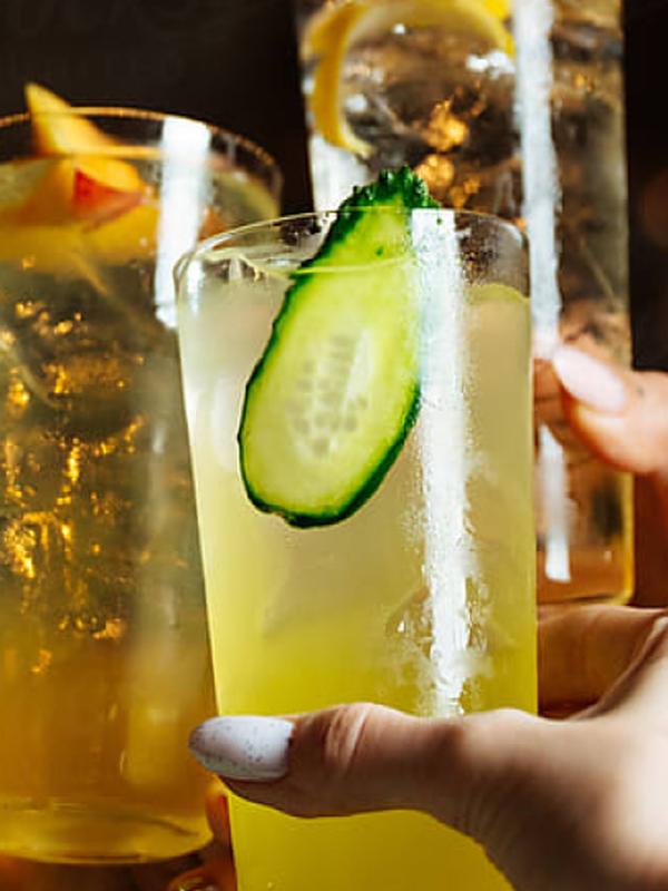 6 ways to have a healthier happy hour