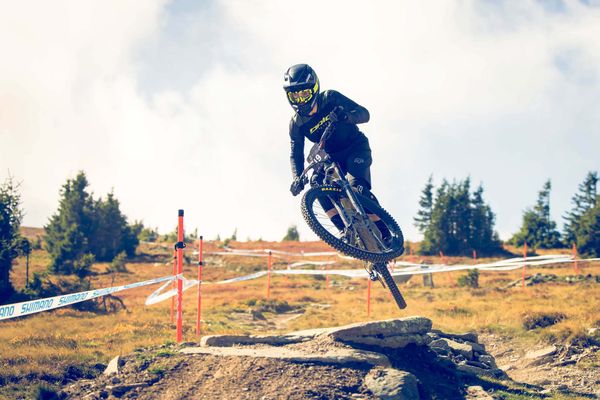 Hüpfen Absperrband Biker 