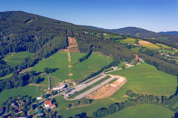 Bauarbeiten Areal Hügel