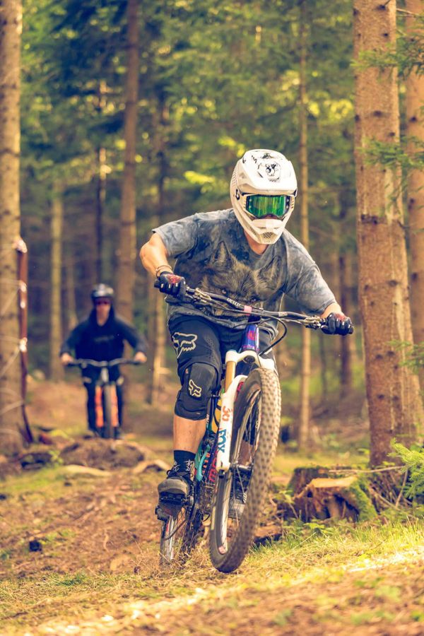 Wald Mountainbiker Helm