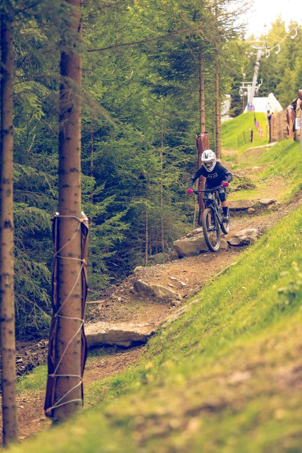 Steine abwärts Biker