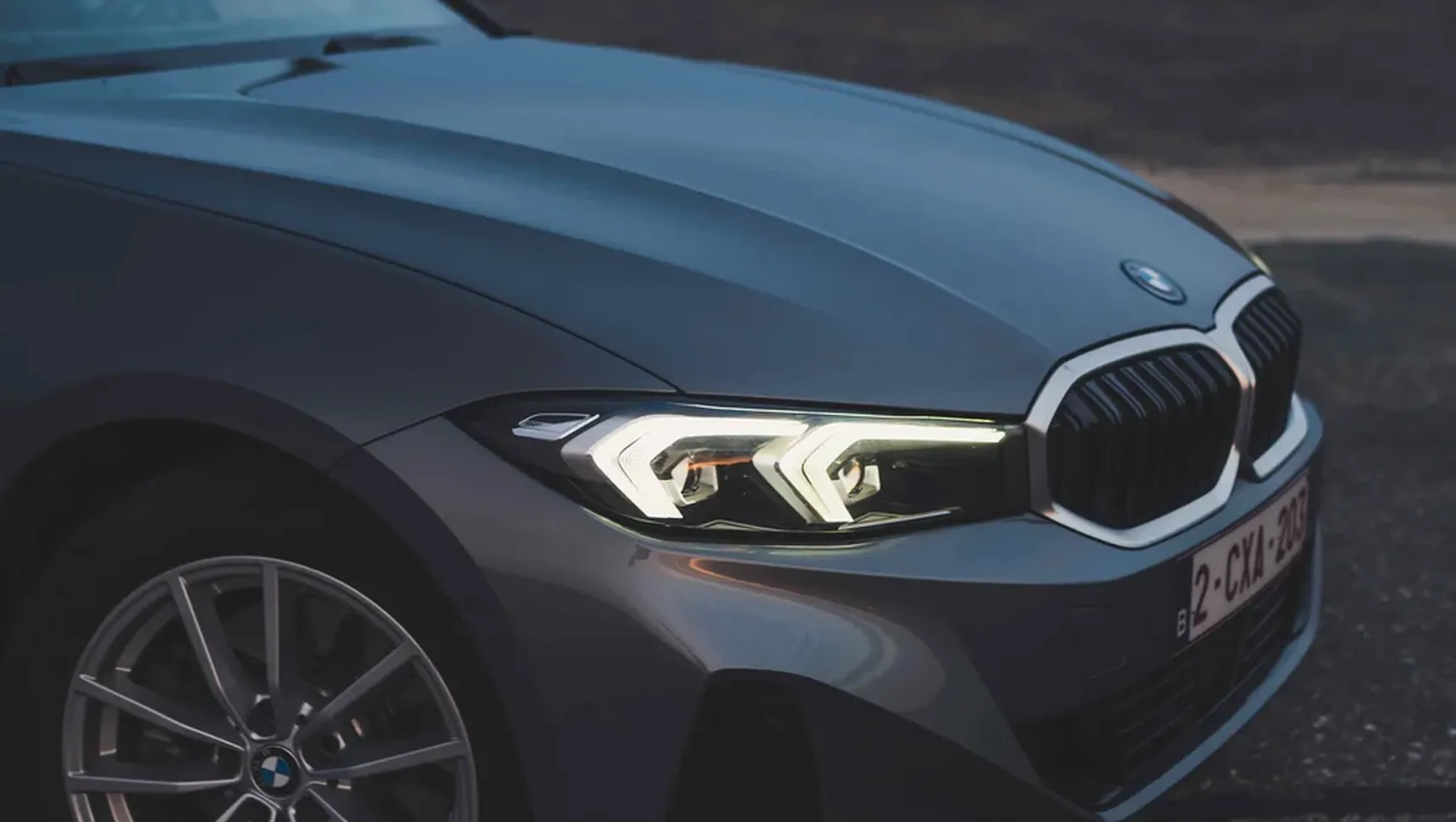 2024 BMW 320e Touring front grille iphone background headlights