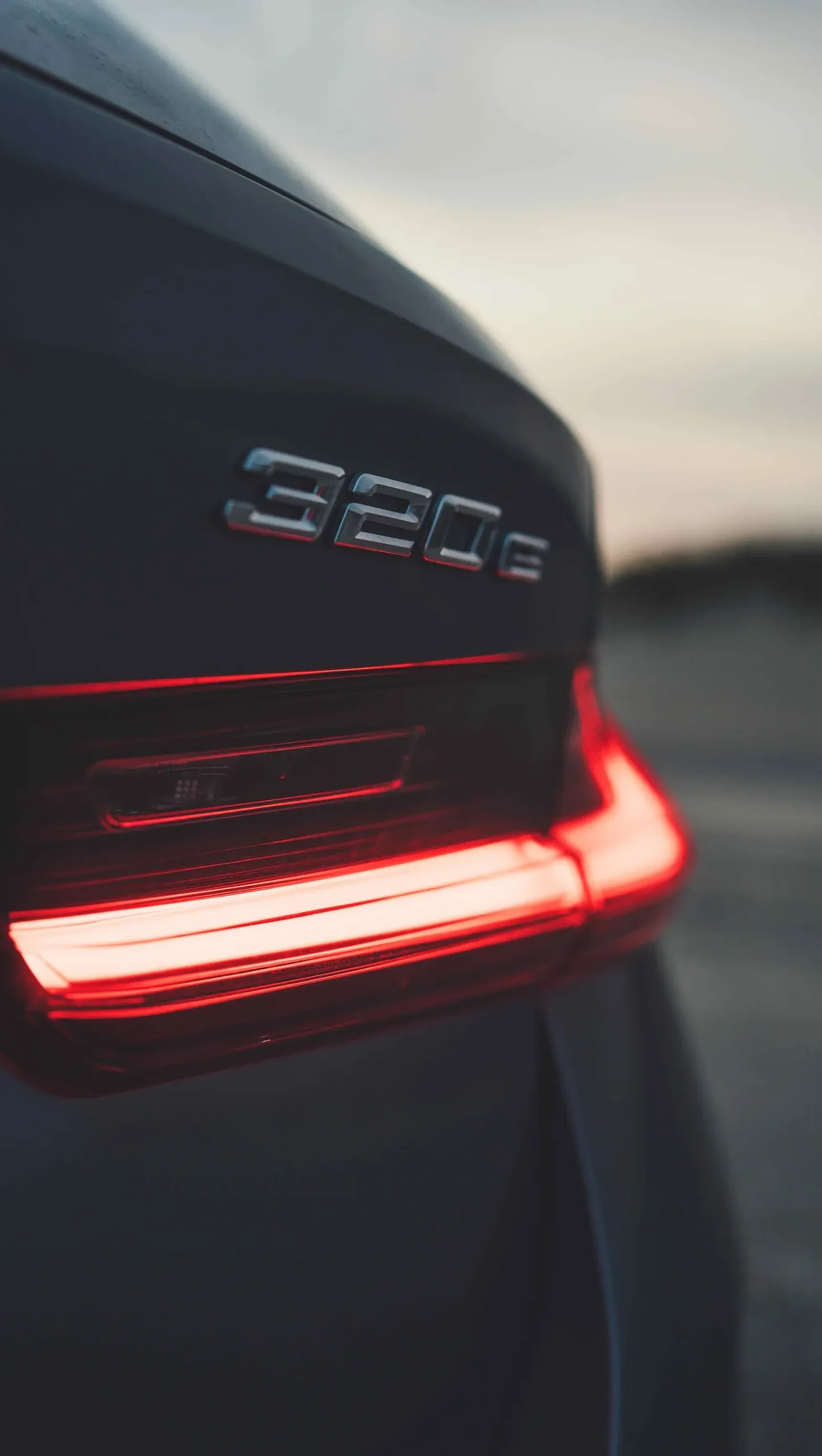 2024 BMW 320e Touring iphone background logo detail rear light