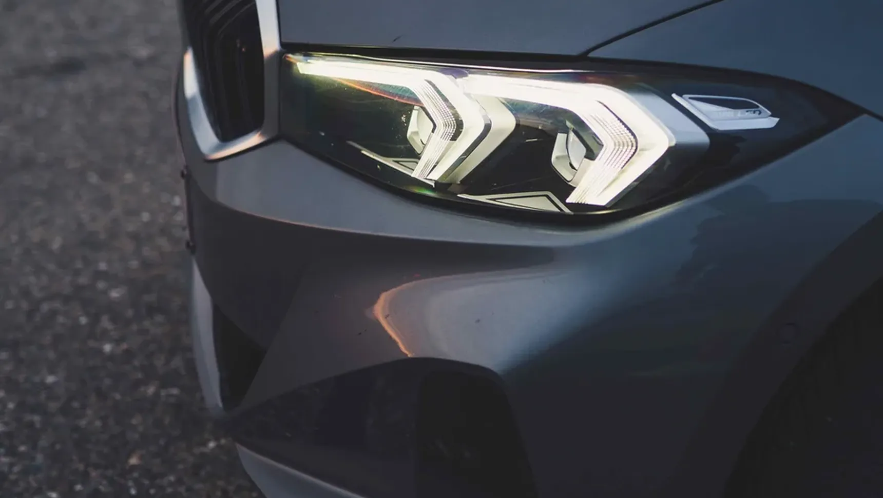 2024 BMW 320e Touring iPhone background headlight detail