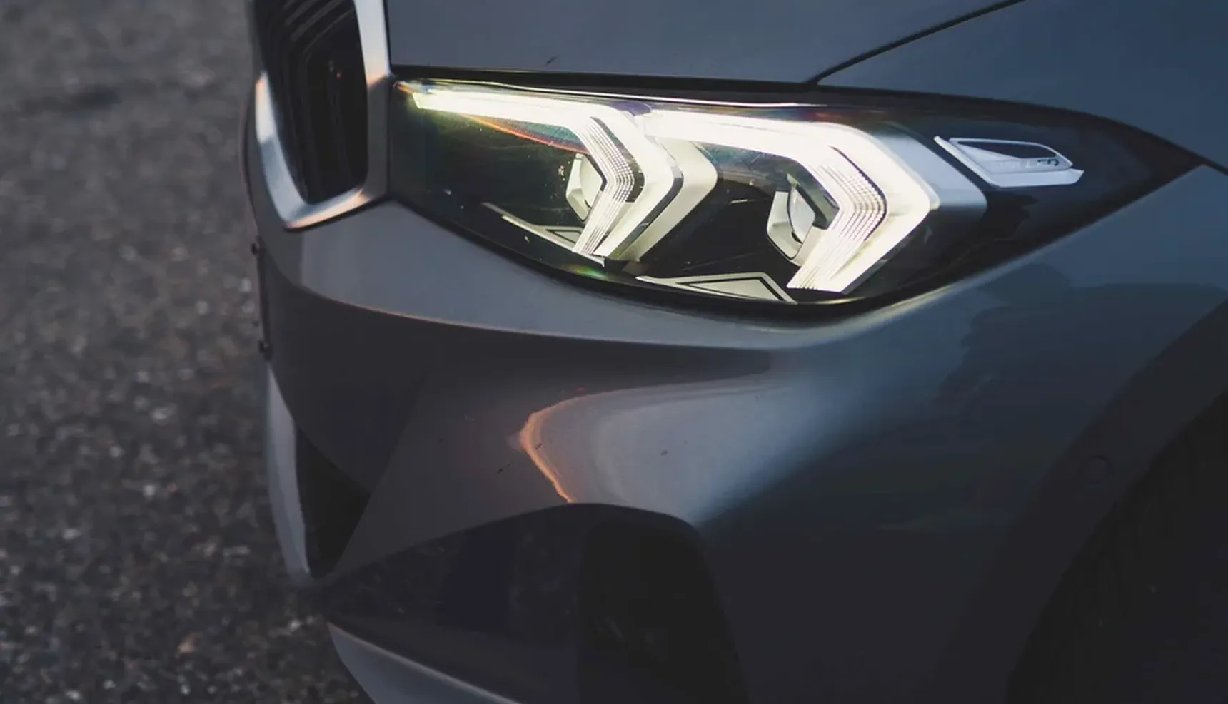 2024 BMW 320e Touring iPhone background headlight detail