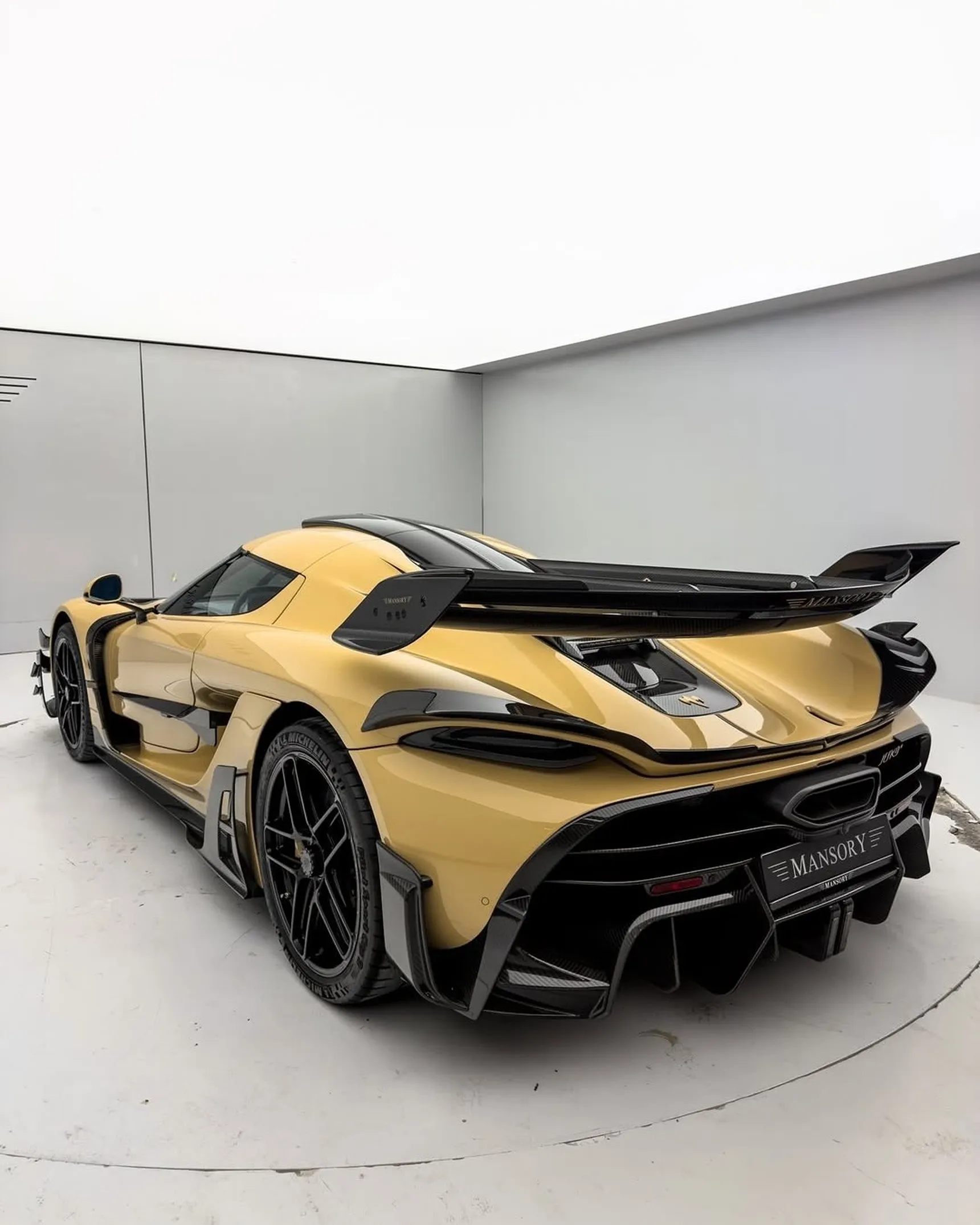 2026-Mansory-Koenigsegg-Jesko-Attack-Spartans-HD