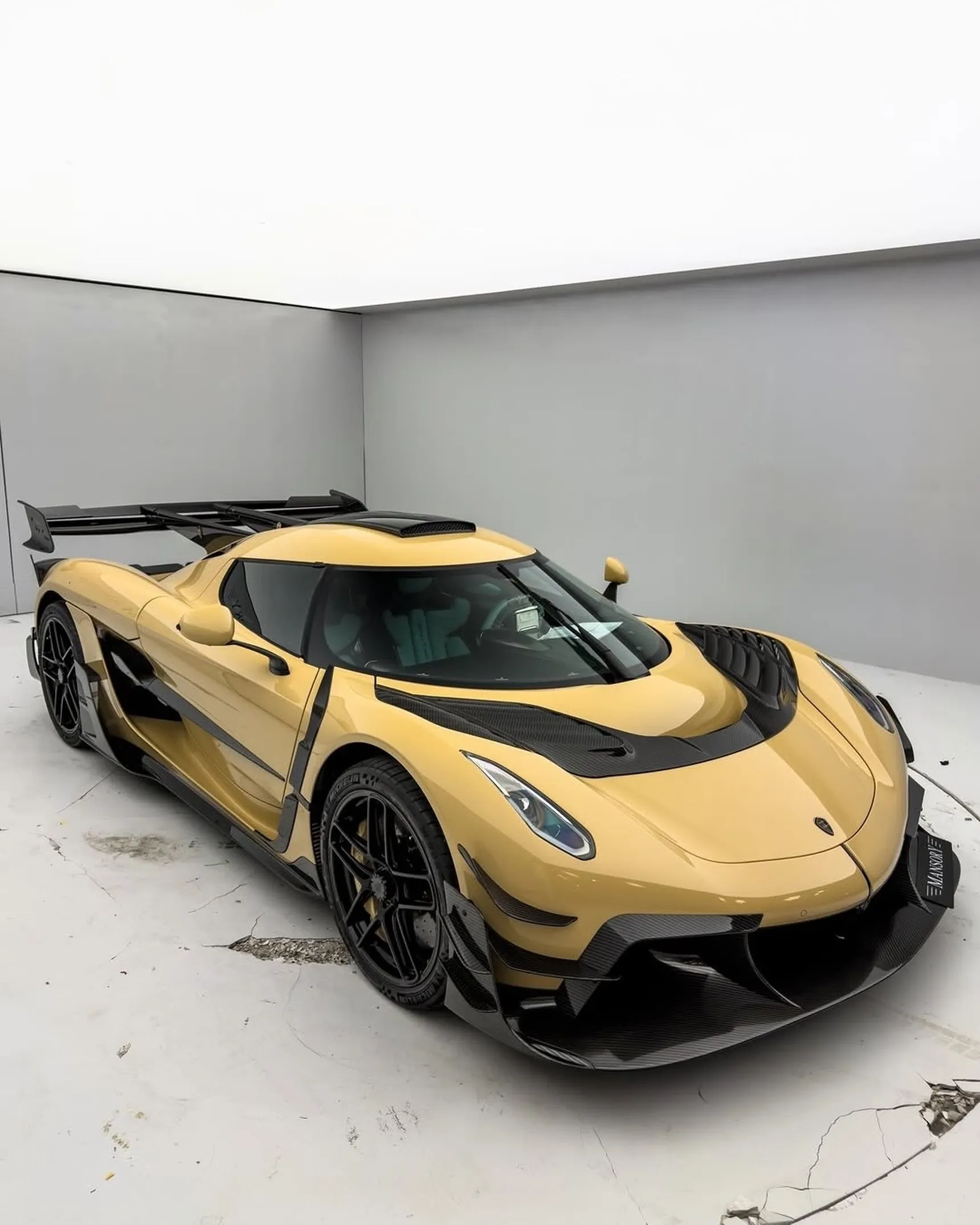 2026-Mansory-Koenigsegg-Jesko-Attack-Spartans-HD