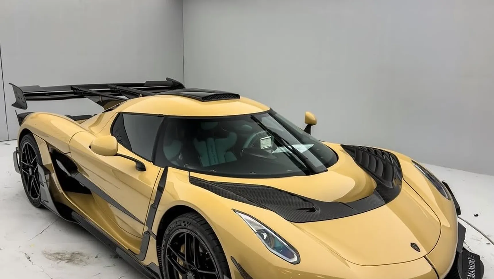 2026-Mansory-Koenigsegg-Jesko-Attack-Spartans-HD