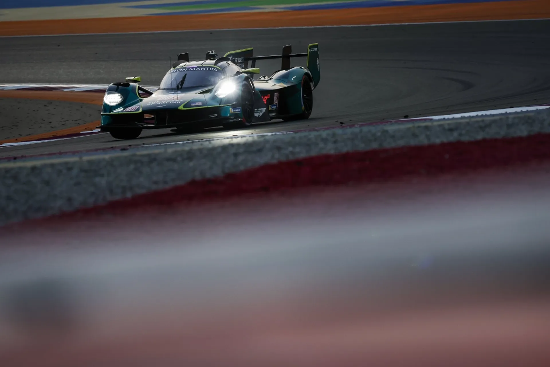 2026_Aston_Martin_Valkyrie_AMR_LMH_Le_Mans_Hypercar_LMH_FIA_WEC_Season_Qatar_Wallpaper_HD