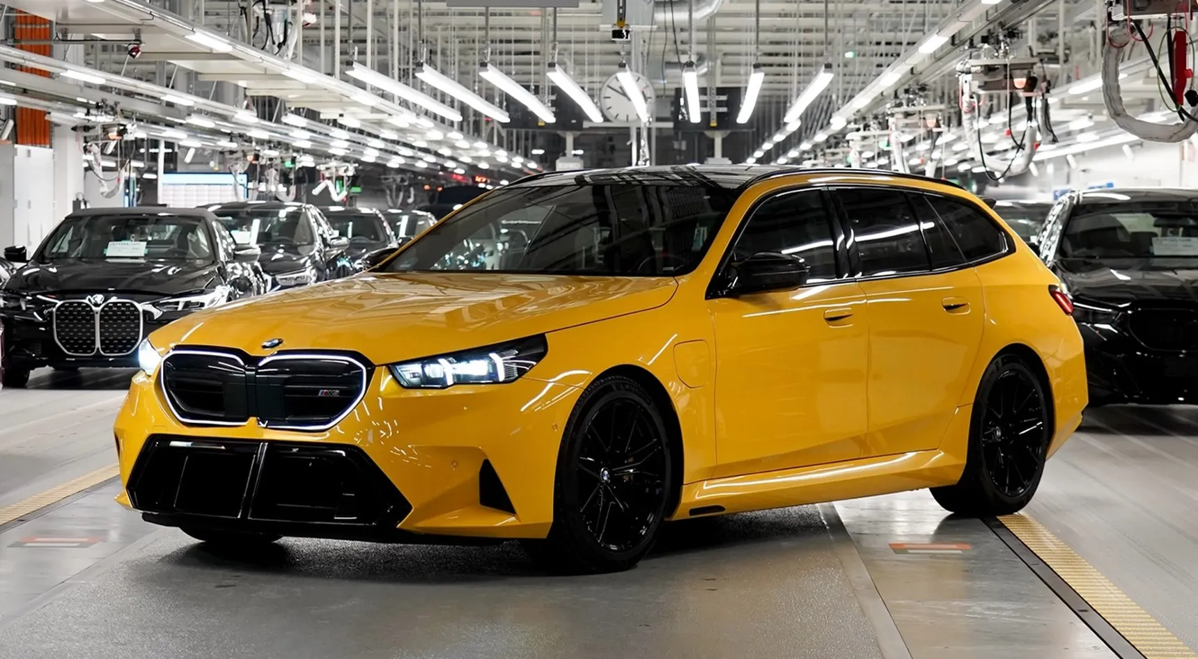 2026-BMW-M5-Touring-G99-SpeedYellow-SpecialRequest-BMWIndividual-Wallpaper-HD