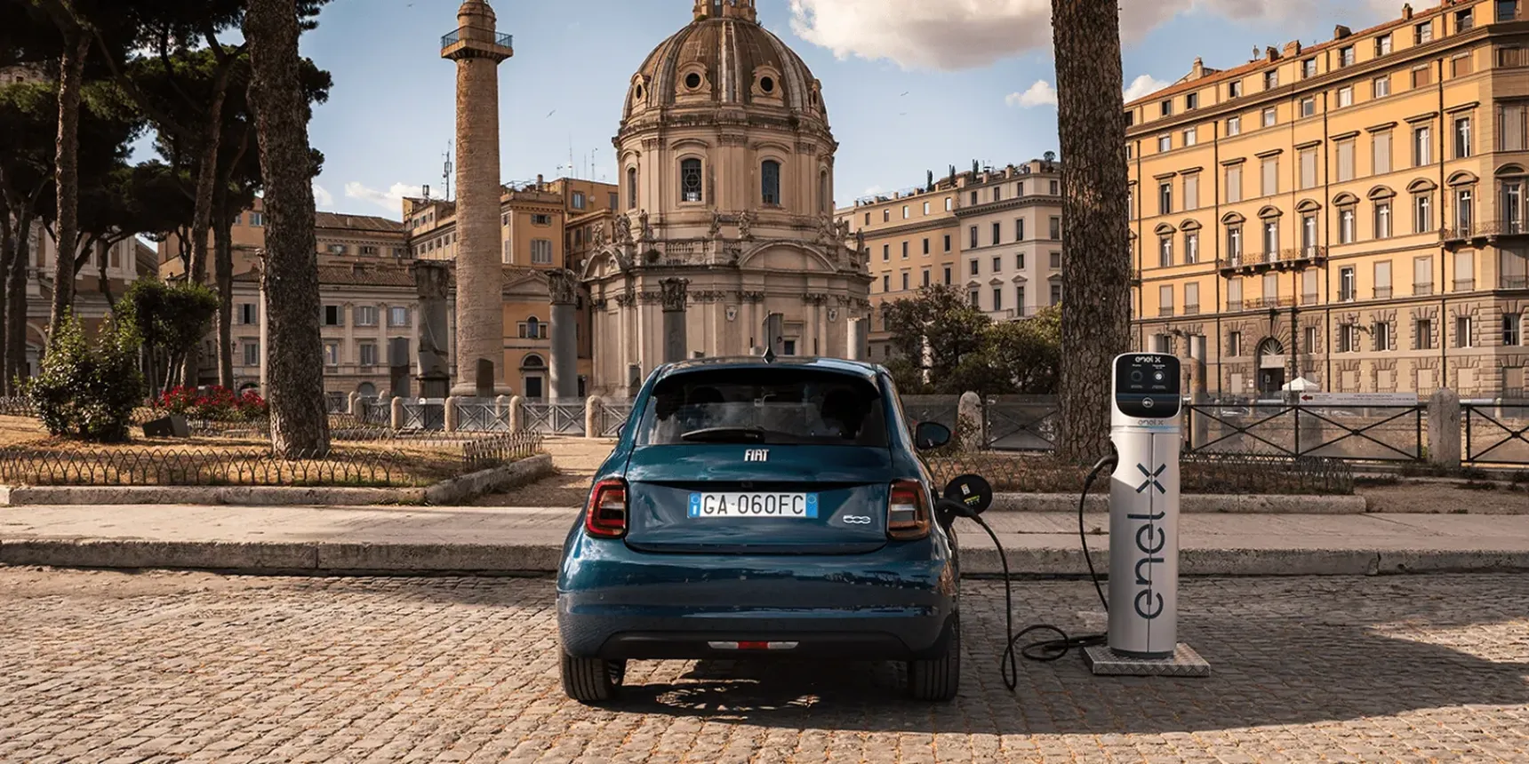 Fiat-500e-Enel-X-Ladestation-Charging-Station-Italien-Italy-2020-Wallpaper-HD