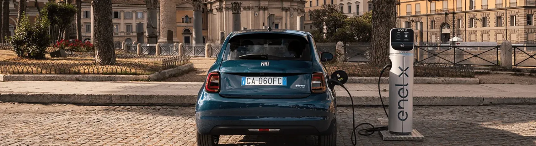 Fiat-500e-Enel-X-Ladestation-Charging-Station-Italien-Italy-2020-Wallpaper-HD