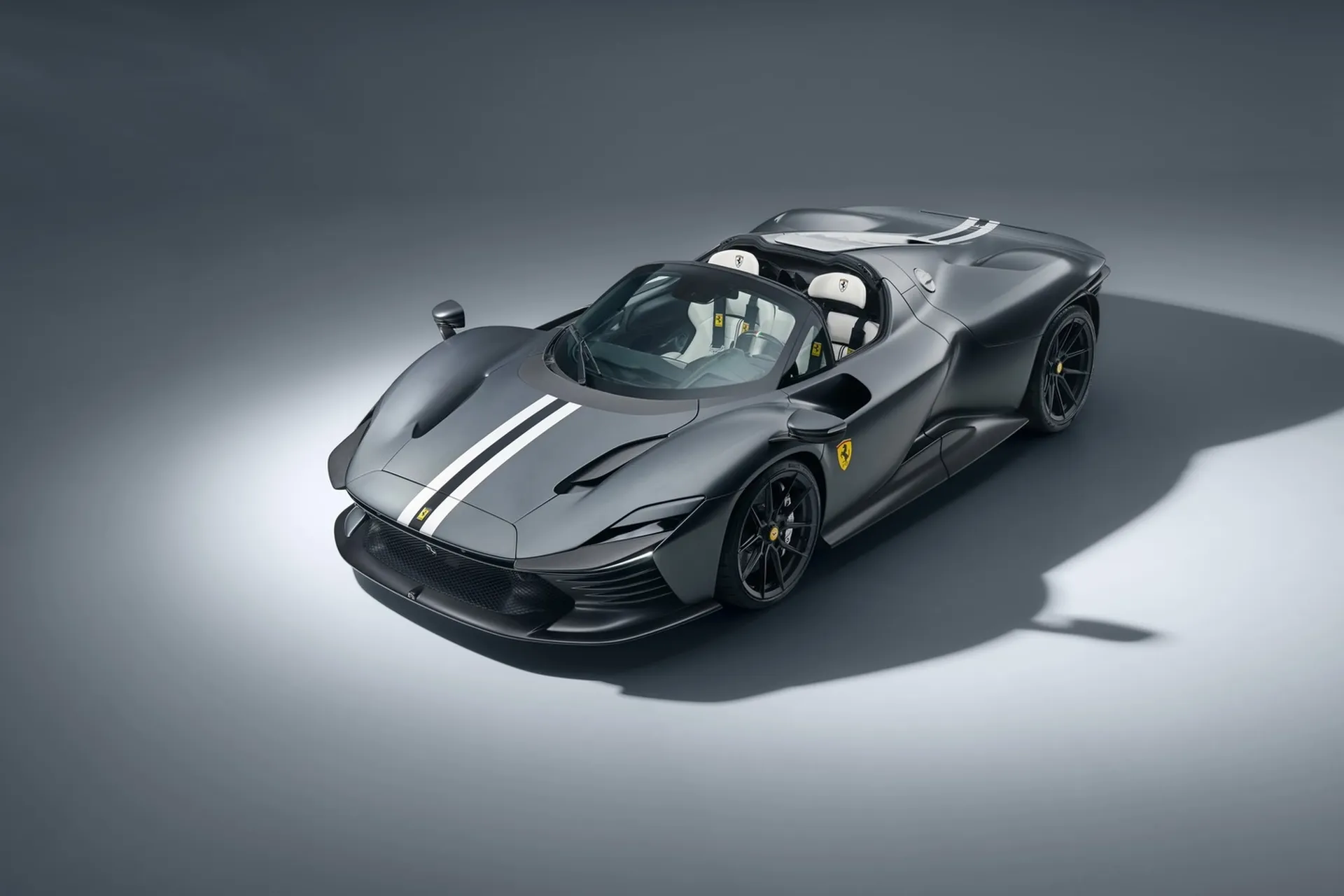 2026-Ferrari-DaytonaSP3-NotivecRosso-WorldPremiere-Wallpaper-HD
