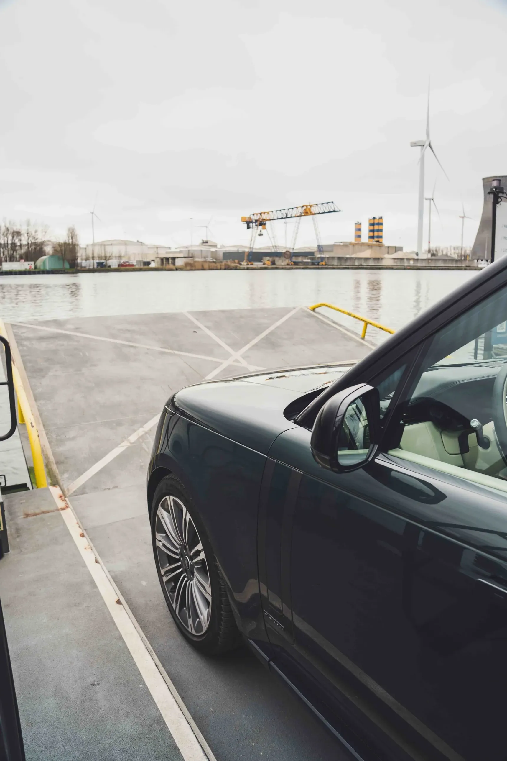 2024 Range Rover Autobiography P530 V8 7 Seater iphone background side