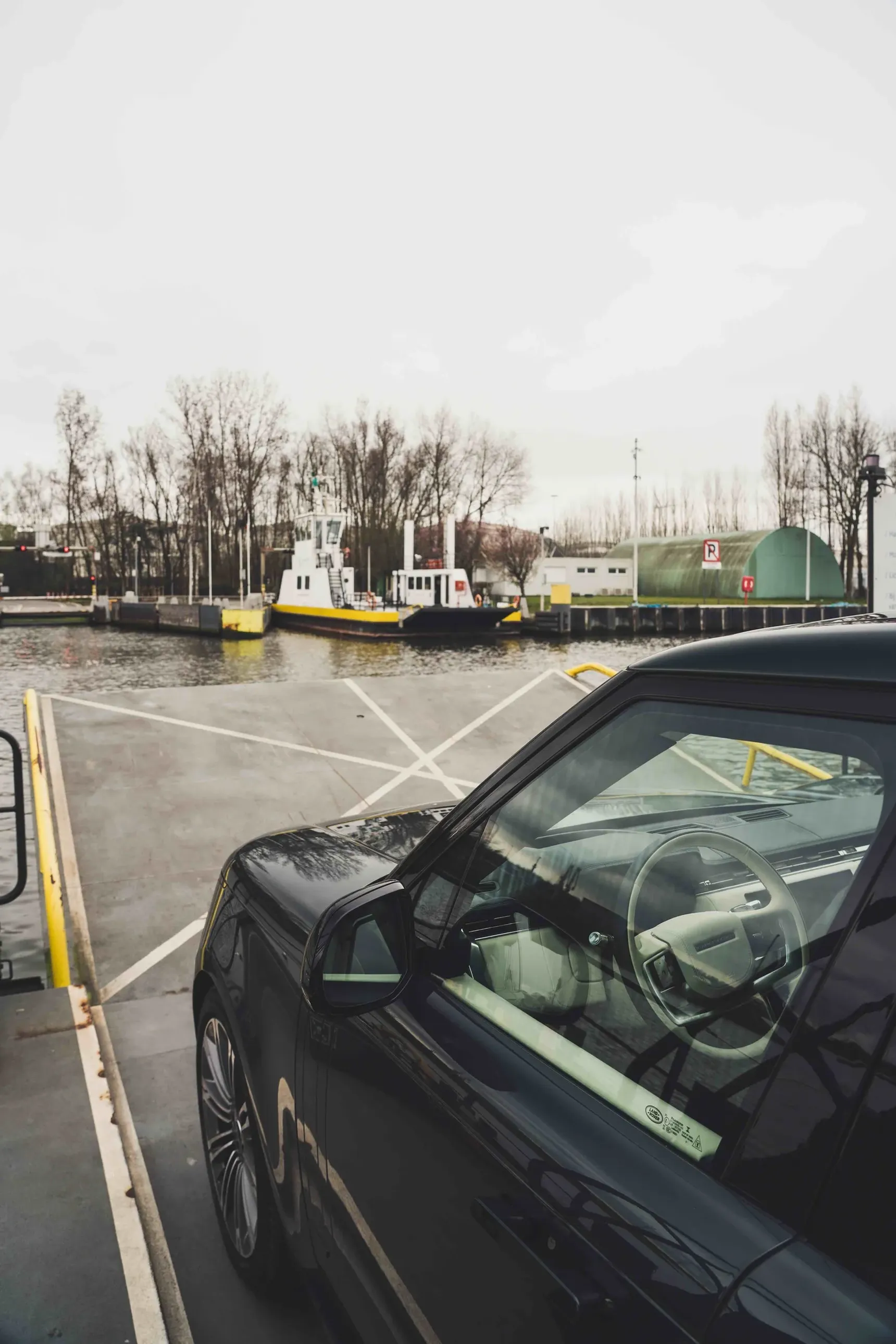 2024 Range Rover Autobiography P530 V8 7 Seater iphone background water boat interior