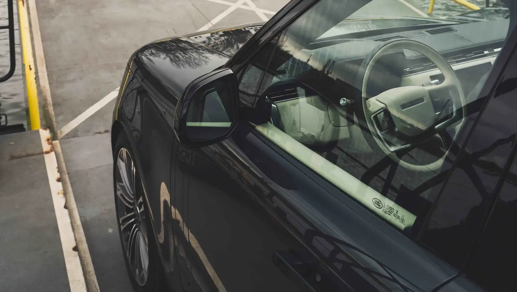 2024 Range Rover Autobiography P530 V8 7 Seater iphone background water boat interior