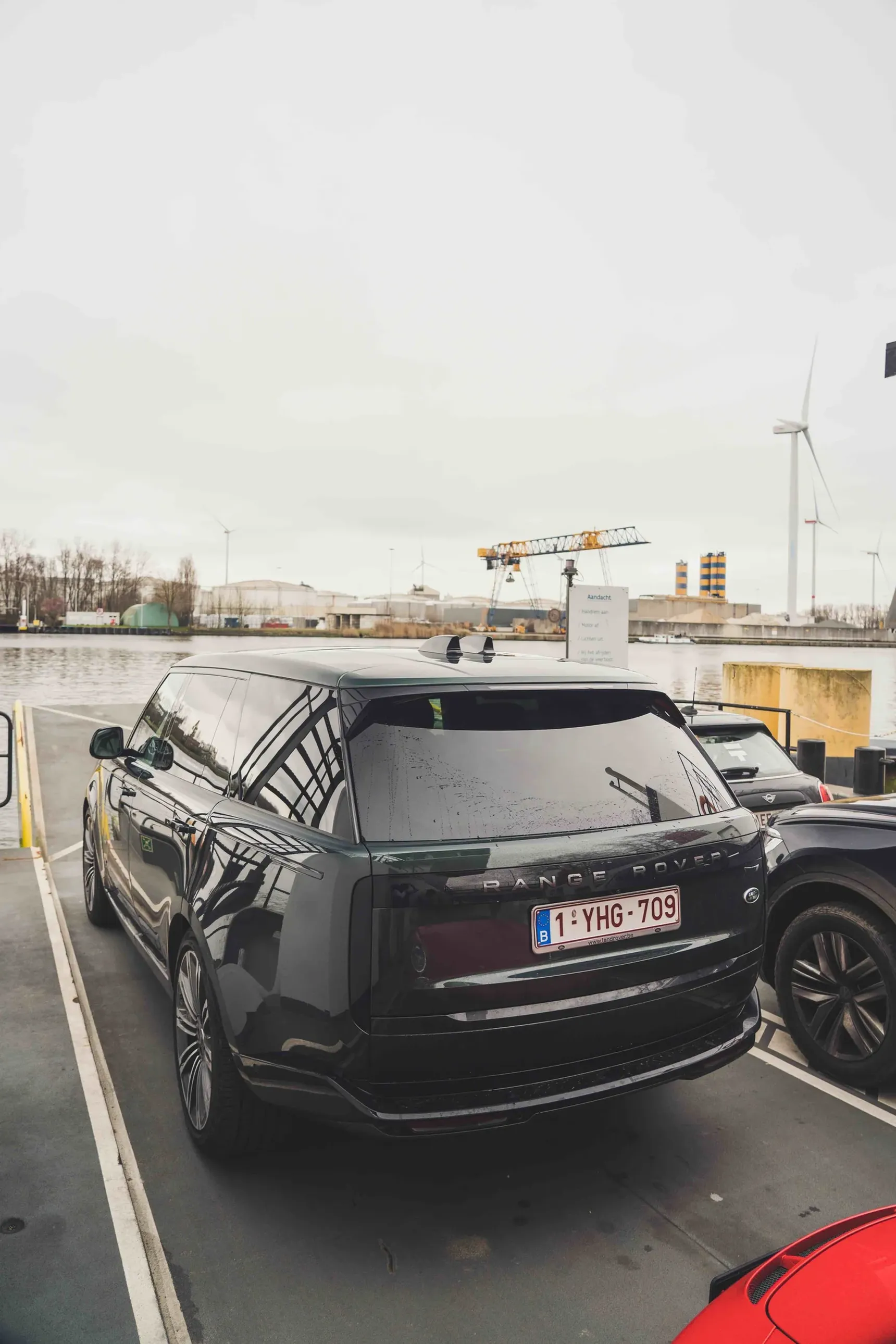 2024 Range Rover Autobiography P530 V8 7 Seater iphone background rear